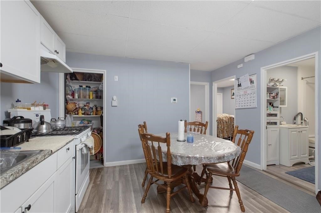 411 Rathbun Street Property Photo 8