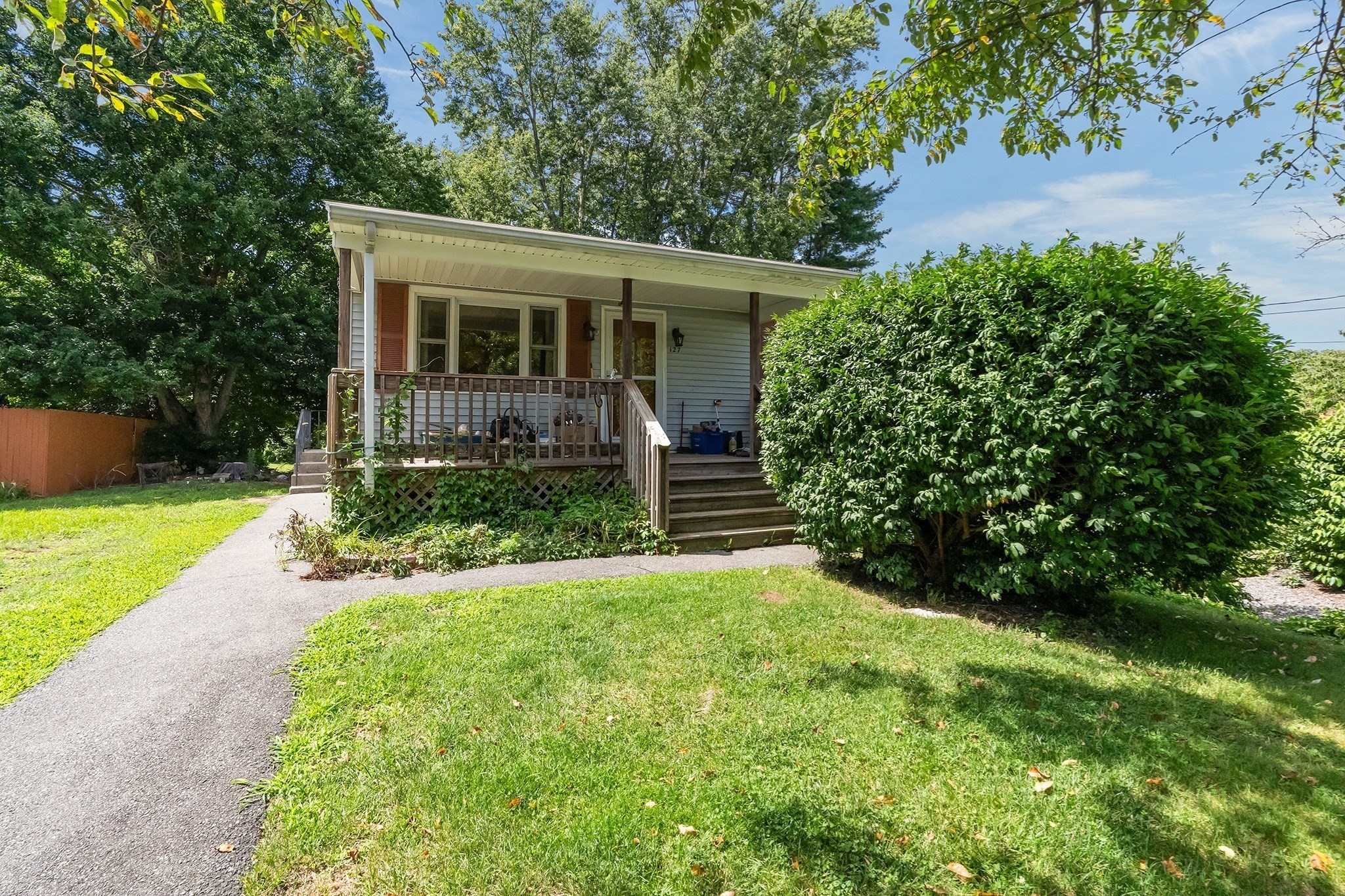 127 Kenmar Dr Property Photo 2