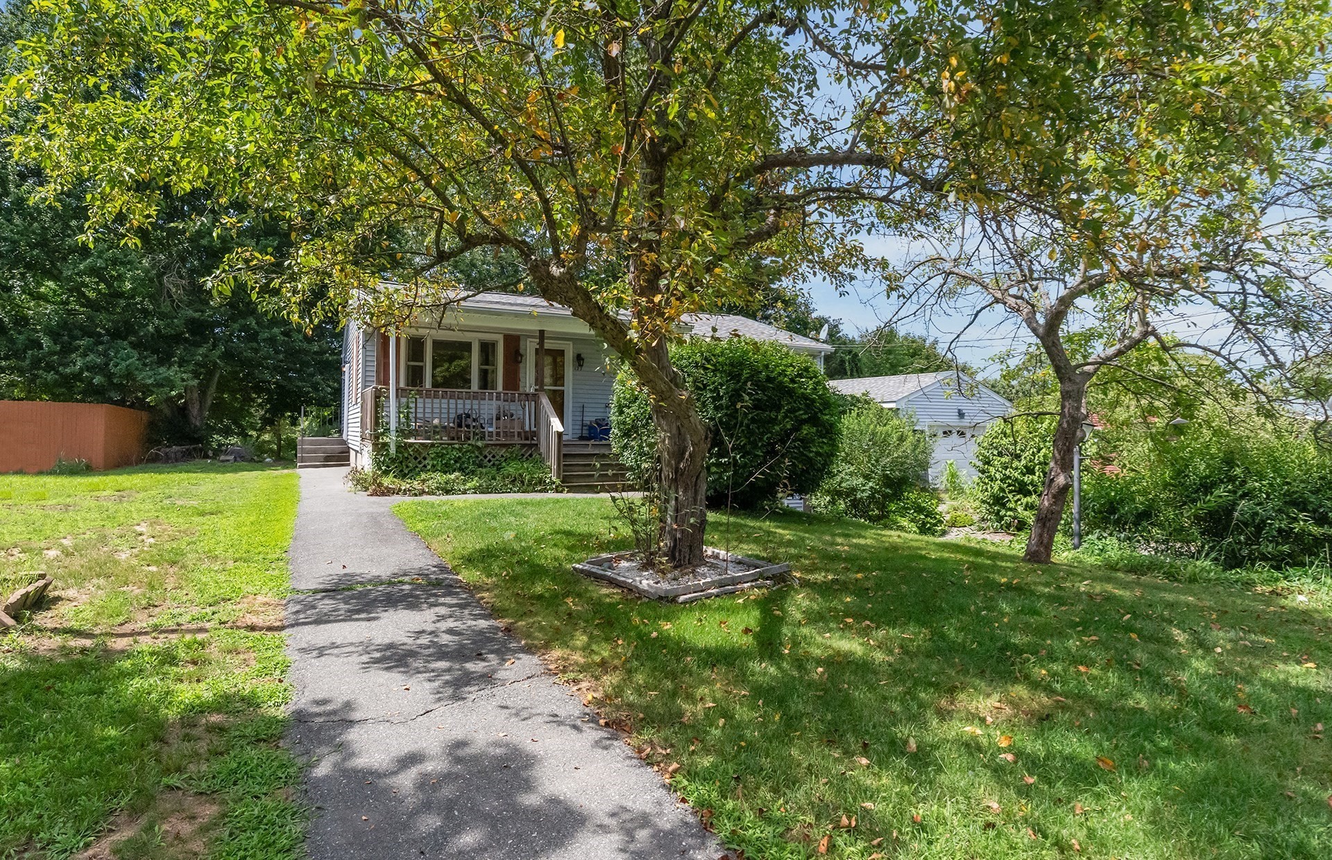127 Kenmar Dr Property Photo 3