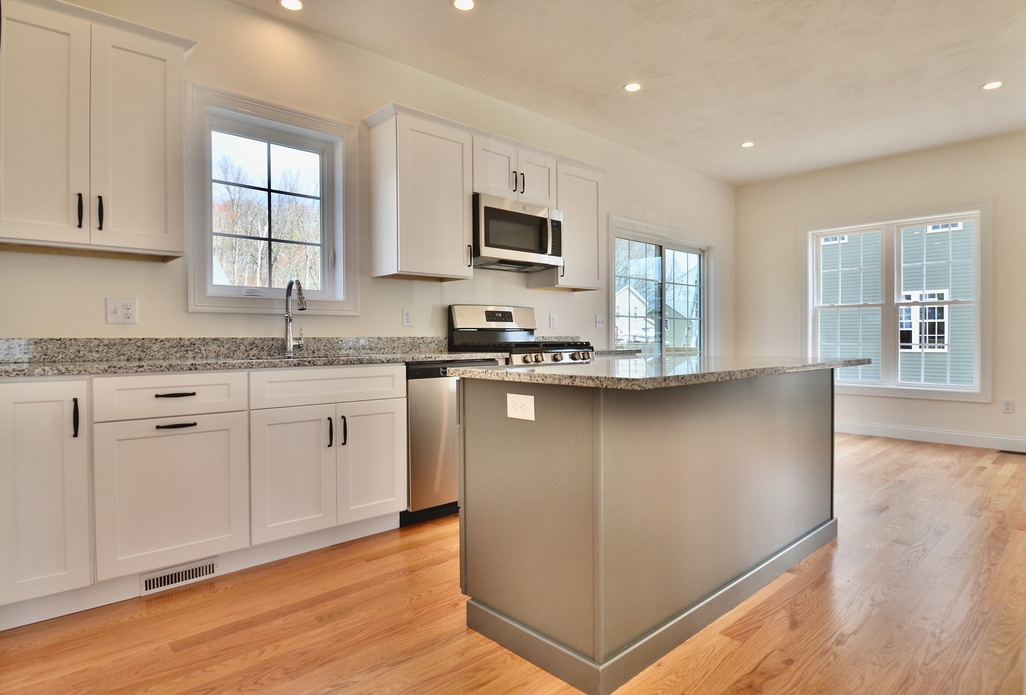 23d Crownshield # 23d Property Photo 2