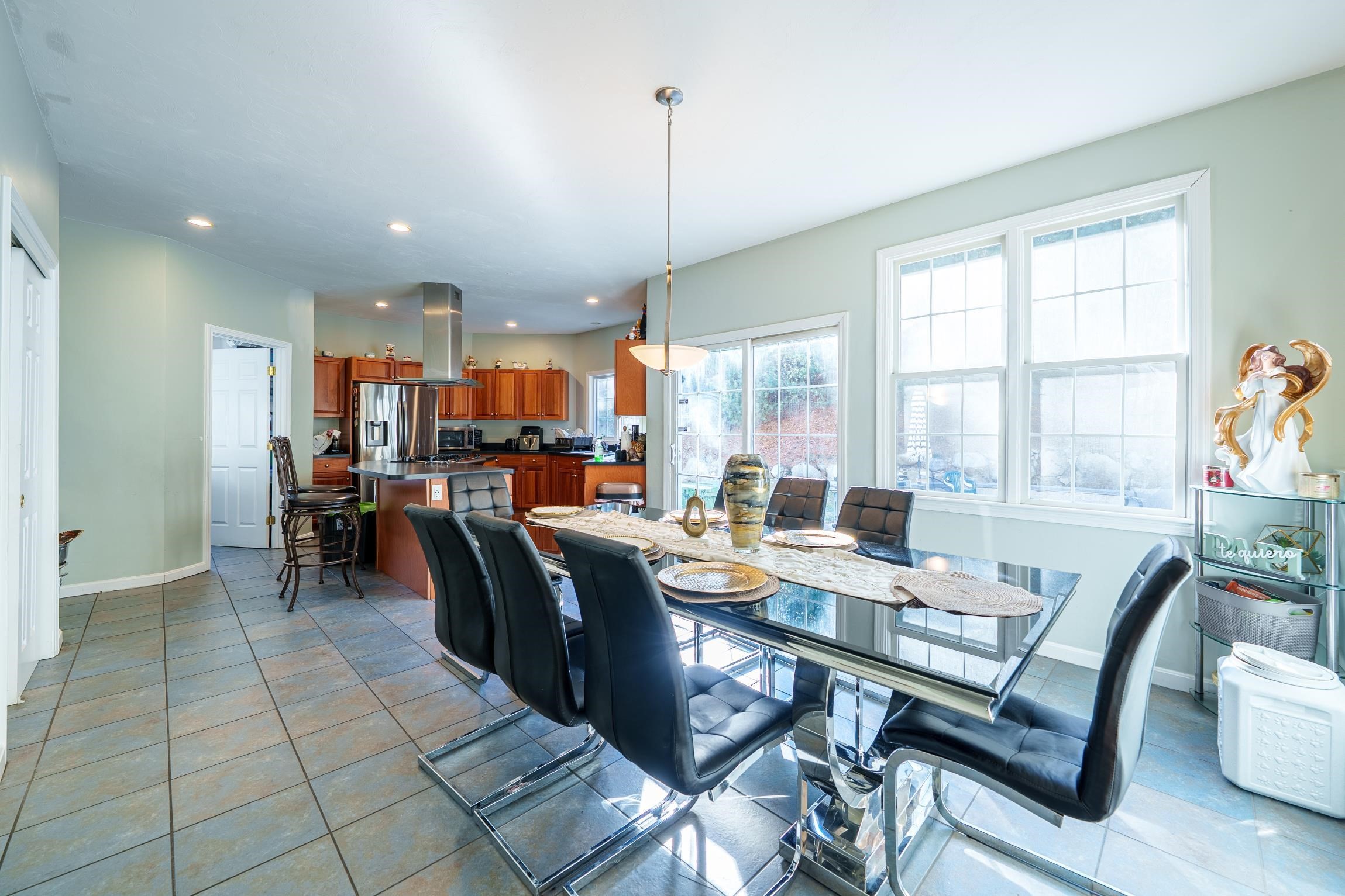 300 Crownshield Avenue Property Photo 9