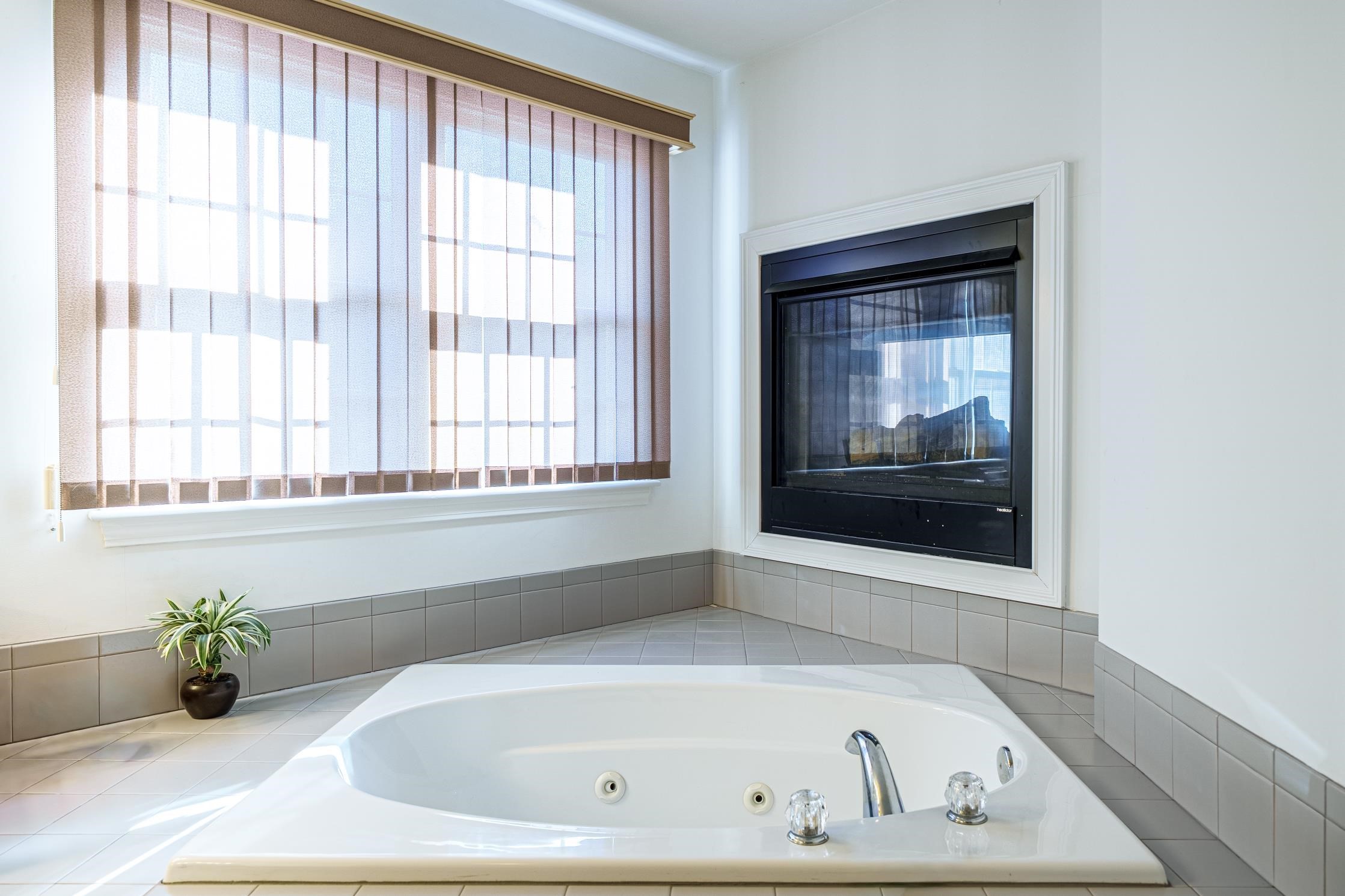 300 Crownshield Avenue Property Photo 16