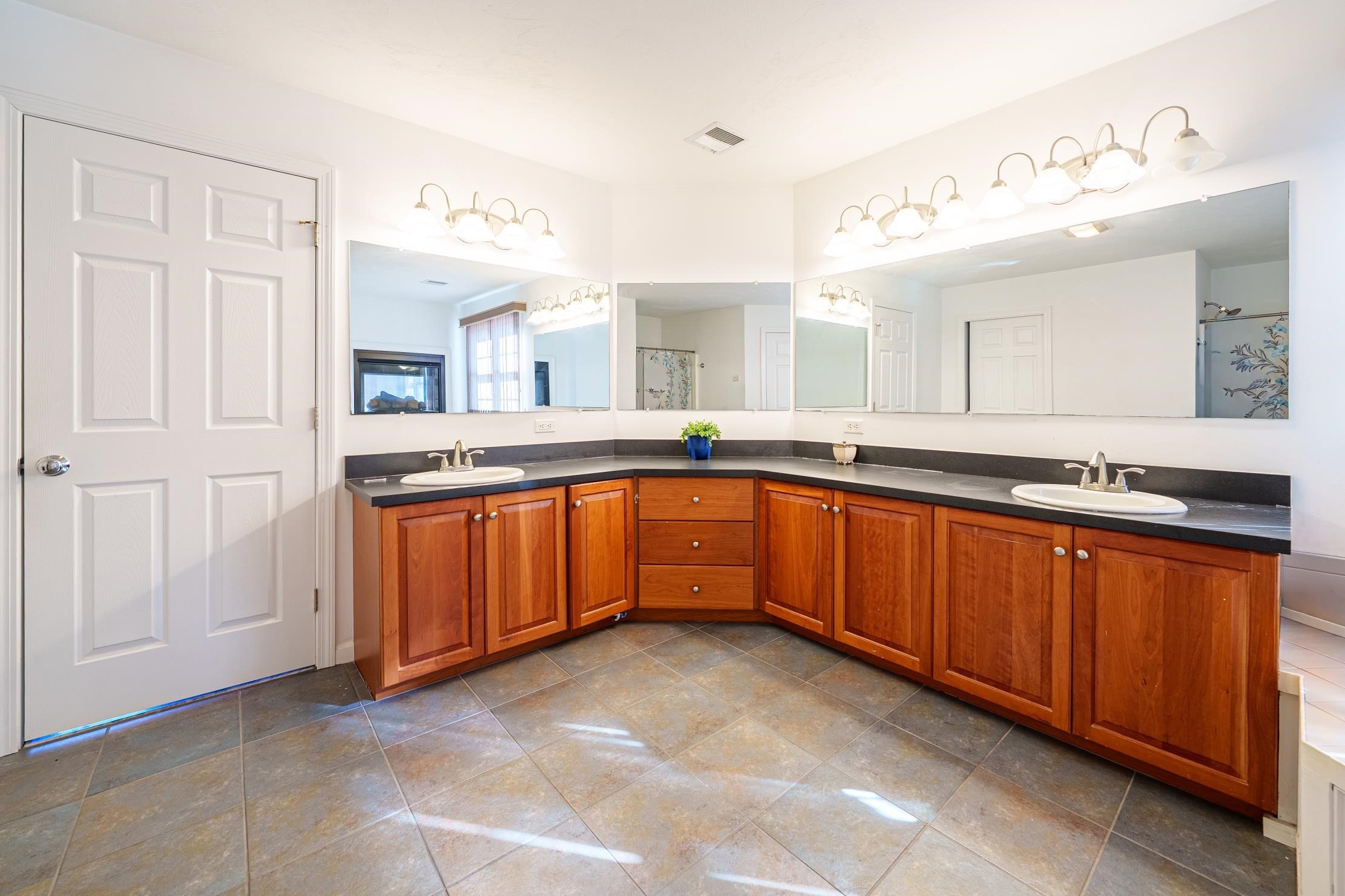 300 Crownshield Avenue Property Photo 17