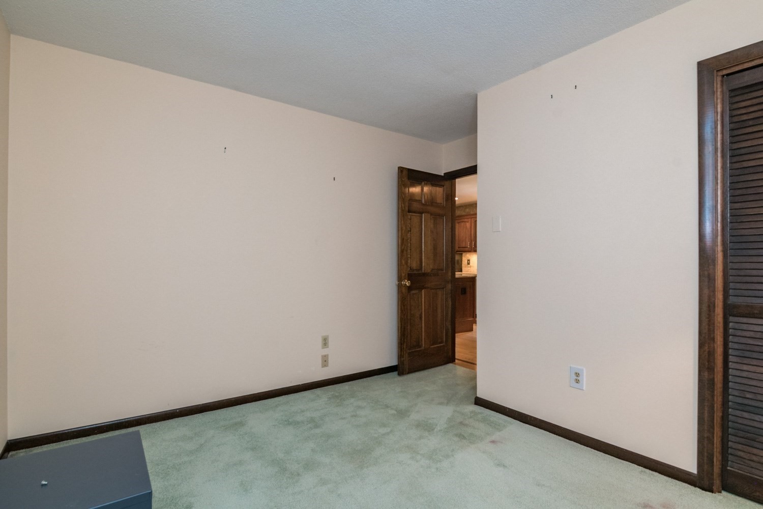 83 Long Plain Rd Property Photo 17