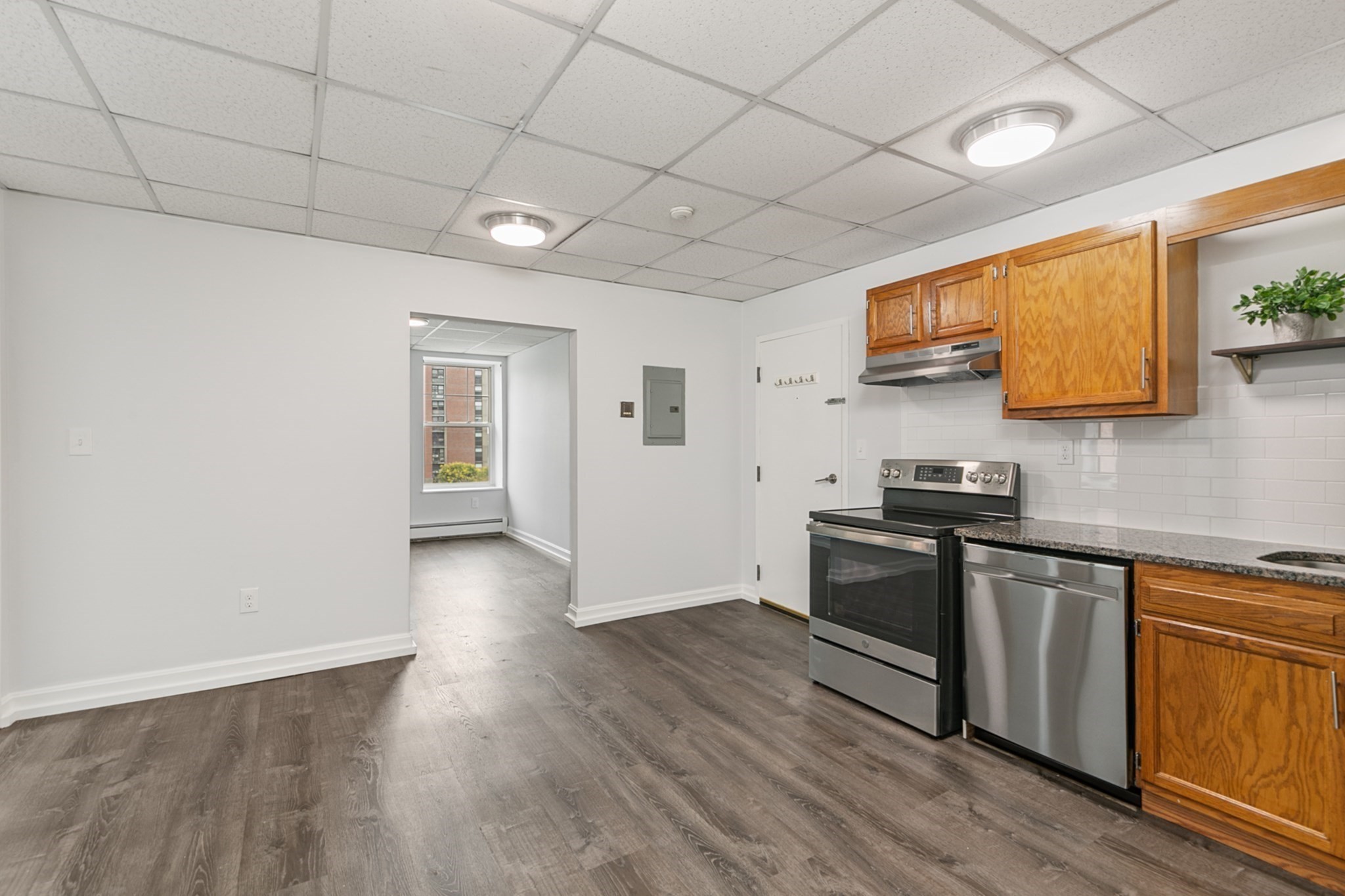 131 Essex Street # 33 Property Photo 6