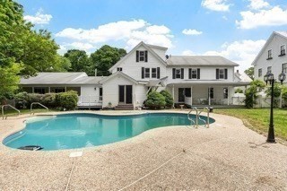 24 Oak Ave # A Property Photo 1