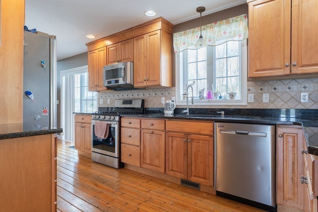 9 White Rd Property Photo 8
