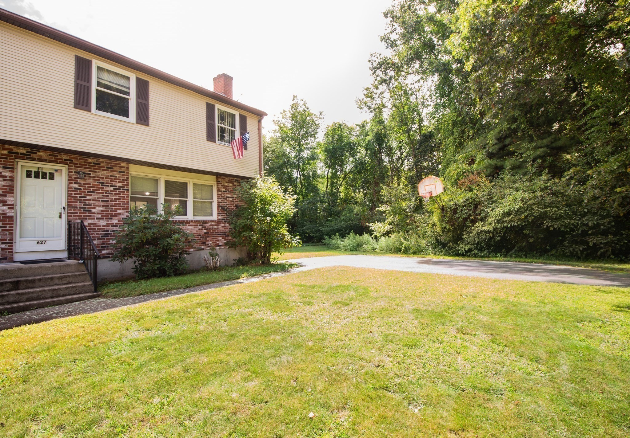 627 Pulaski Property Photo 3