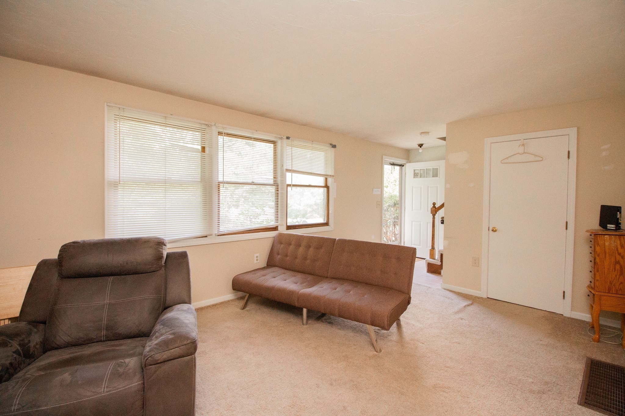 627 Pulaski Property Photo 6