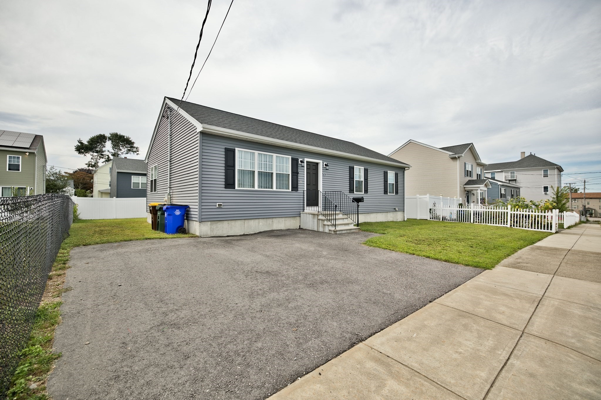 53 Pulaski St Property Photo 2