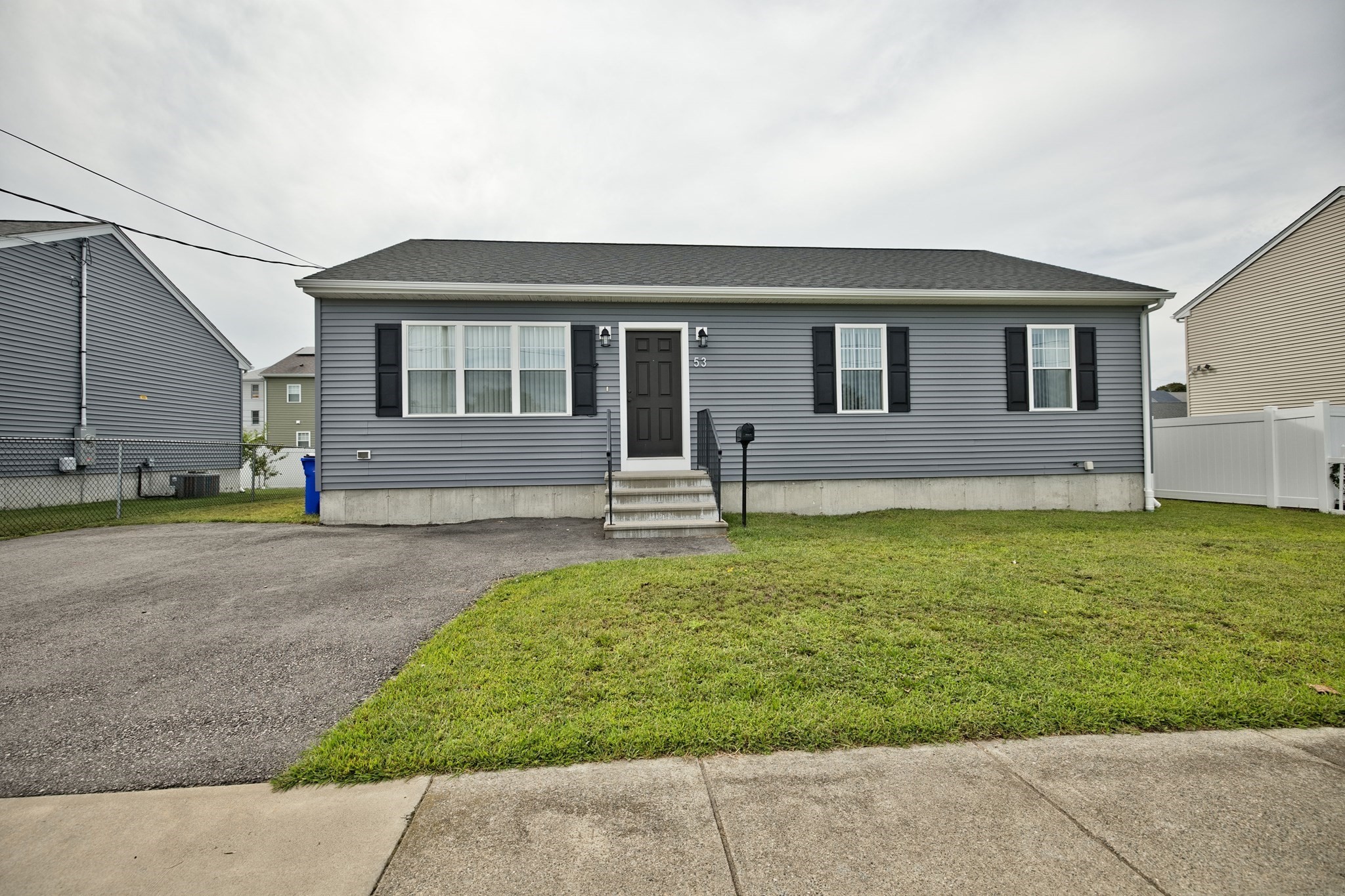 53 Pulaski St Property Photo 3