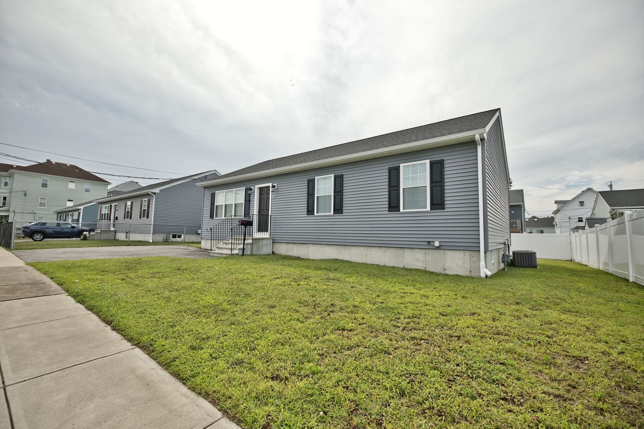 53 Pulaski St Property Photo 4