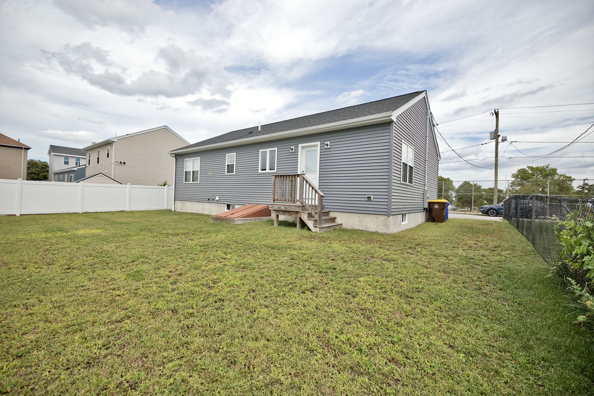 53 Pulaski St Property Photo 8