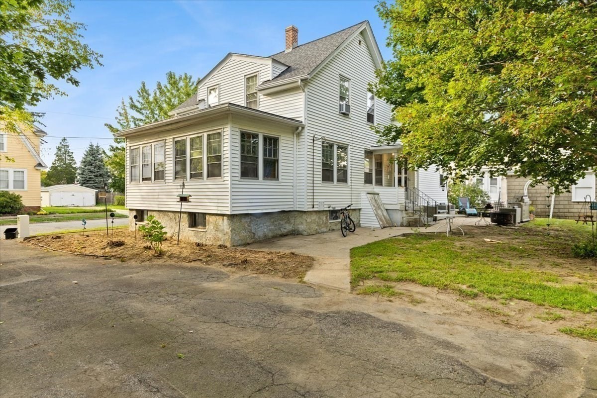94 Stamford Ave Property Photo 3