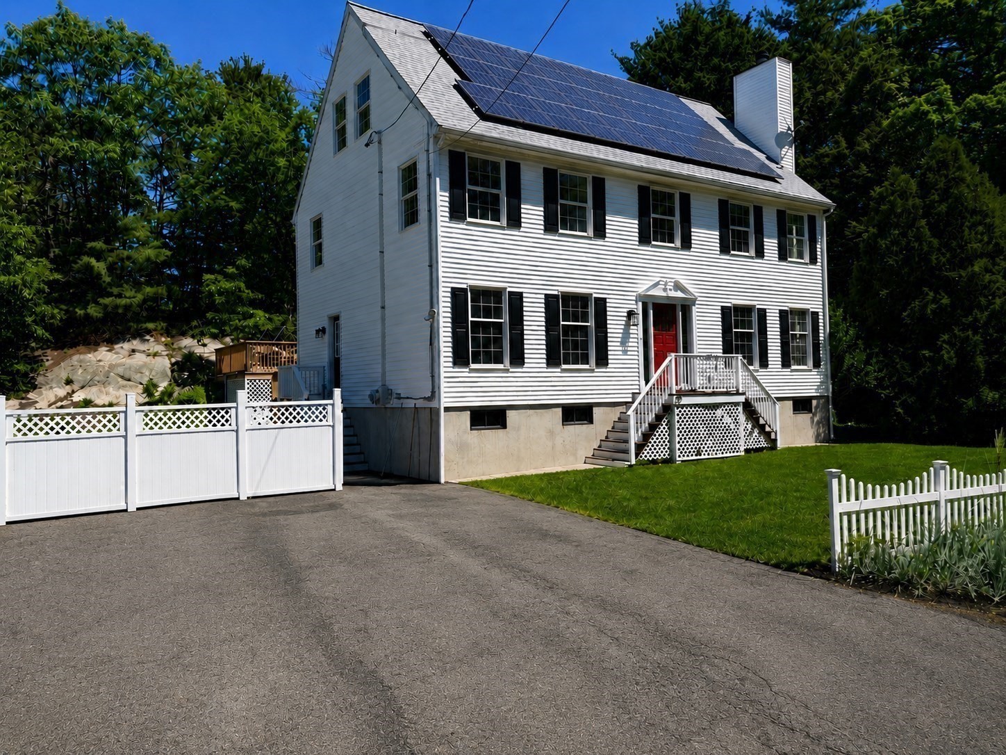 159 Pine St Property Photo 2