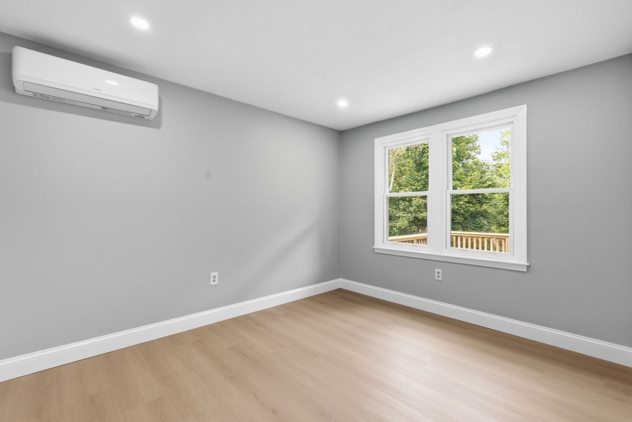938 Ocean St Property Photo 14