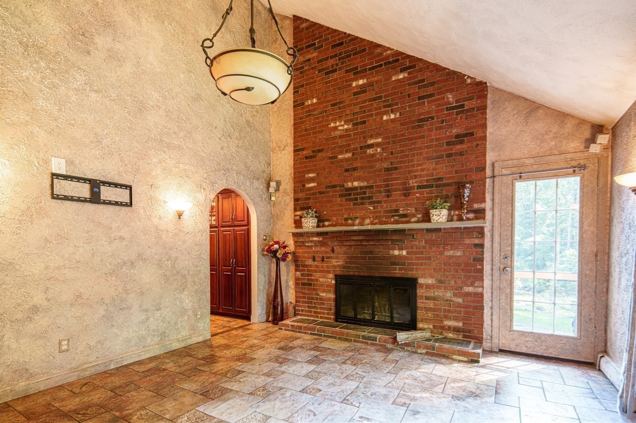 12 Clarridge Circle Property Photo 19