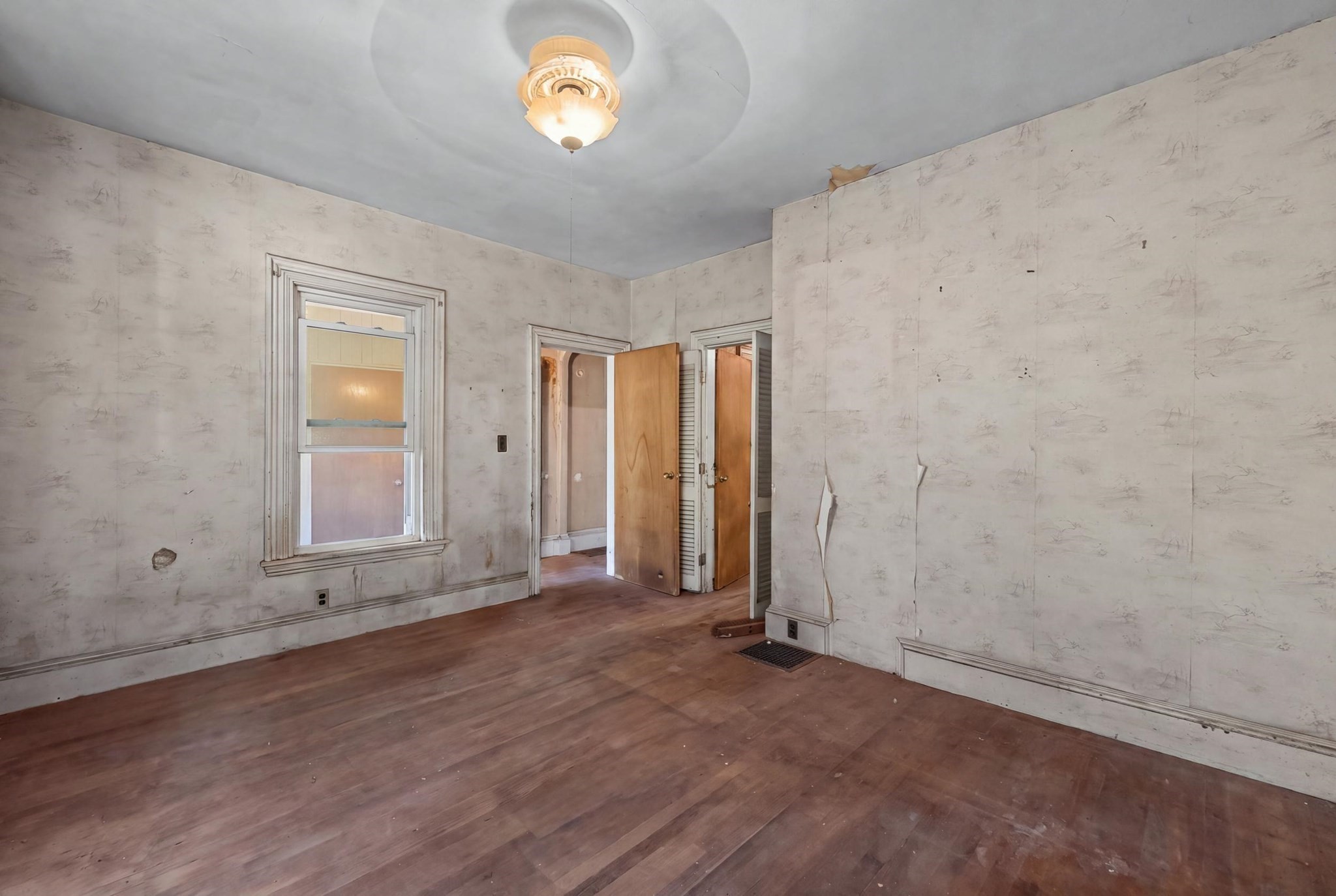 5 Westminster St Property Photo 8