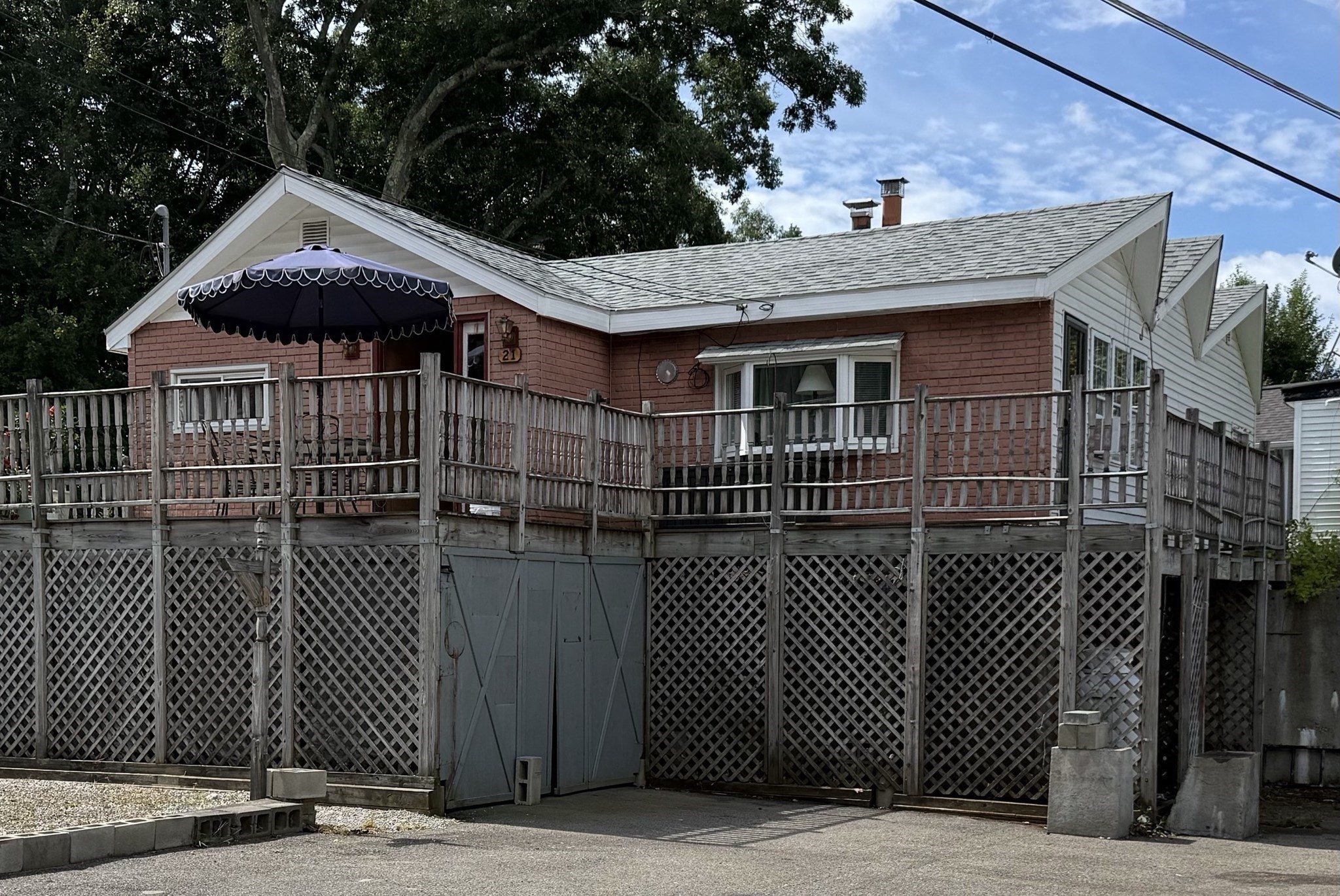 21 Freeman Ave Property Photo 3