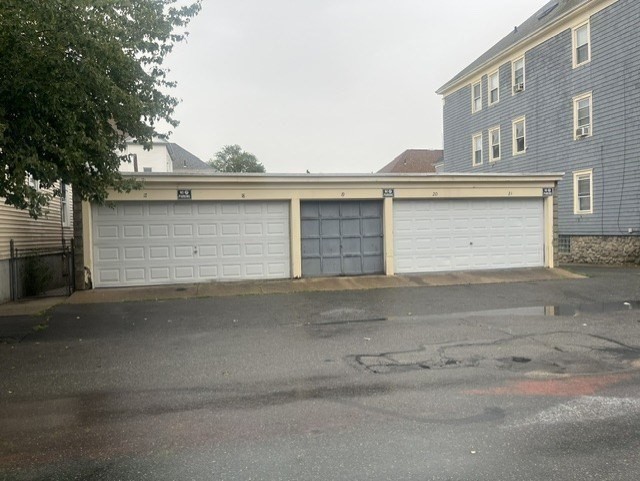 492 N Front St Property Photo 3