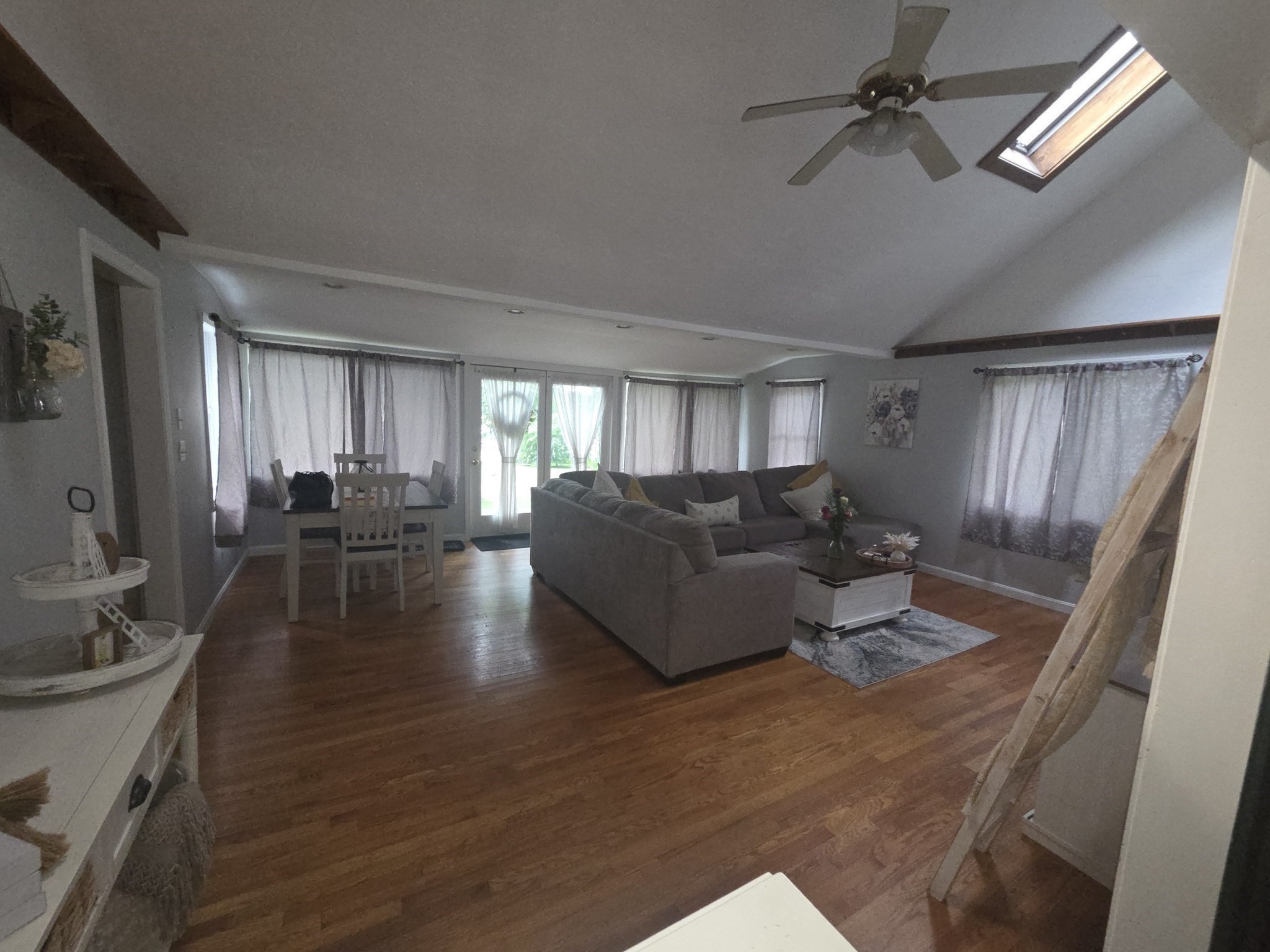 18 Lakeview Drive Property Photo 3