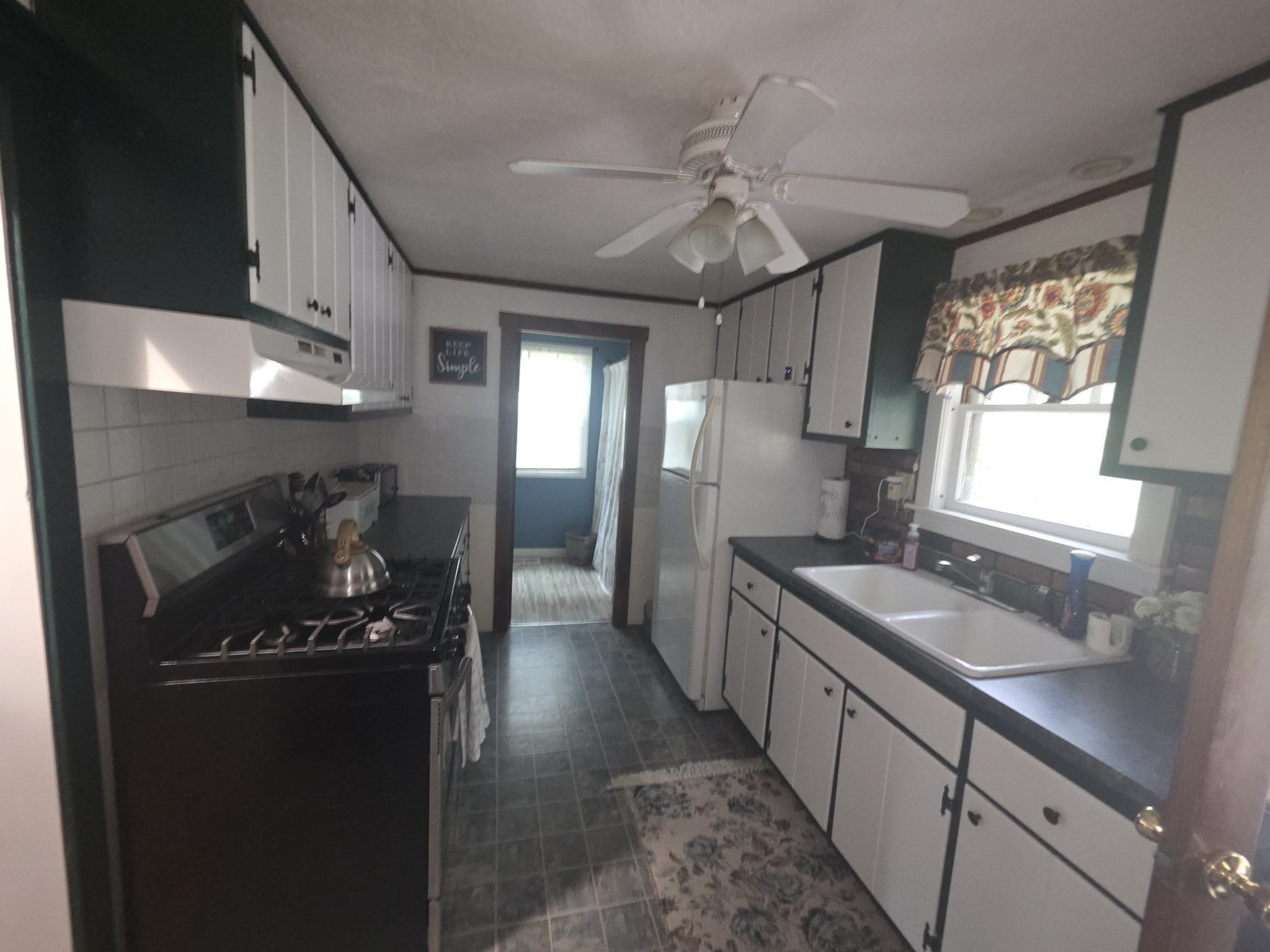 18 Lakeview Drive Property Photo 5