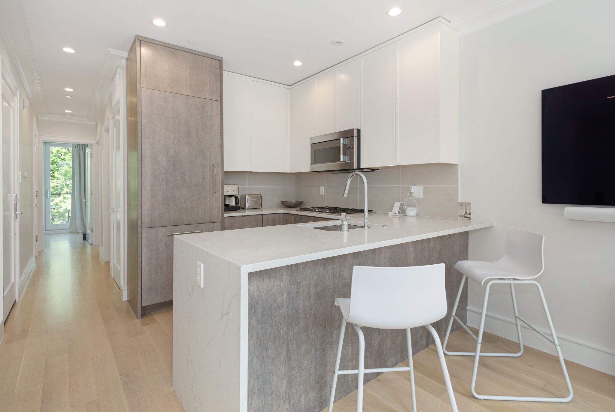 53 Rutland Sq # 2 Property Photo 1