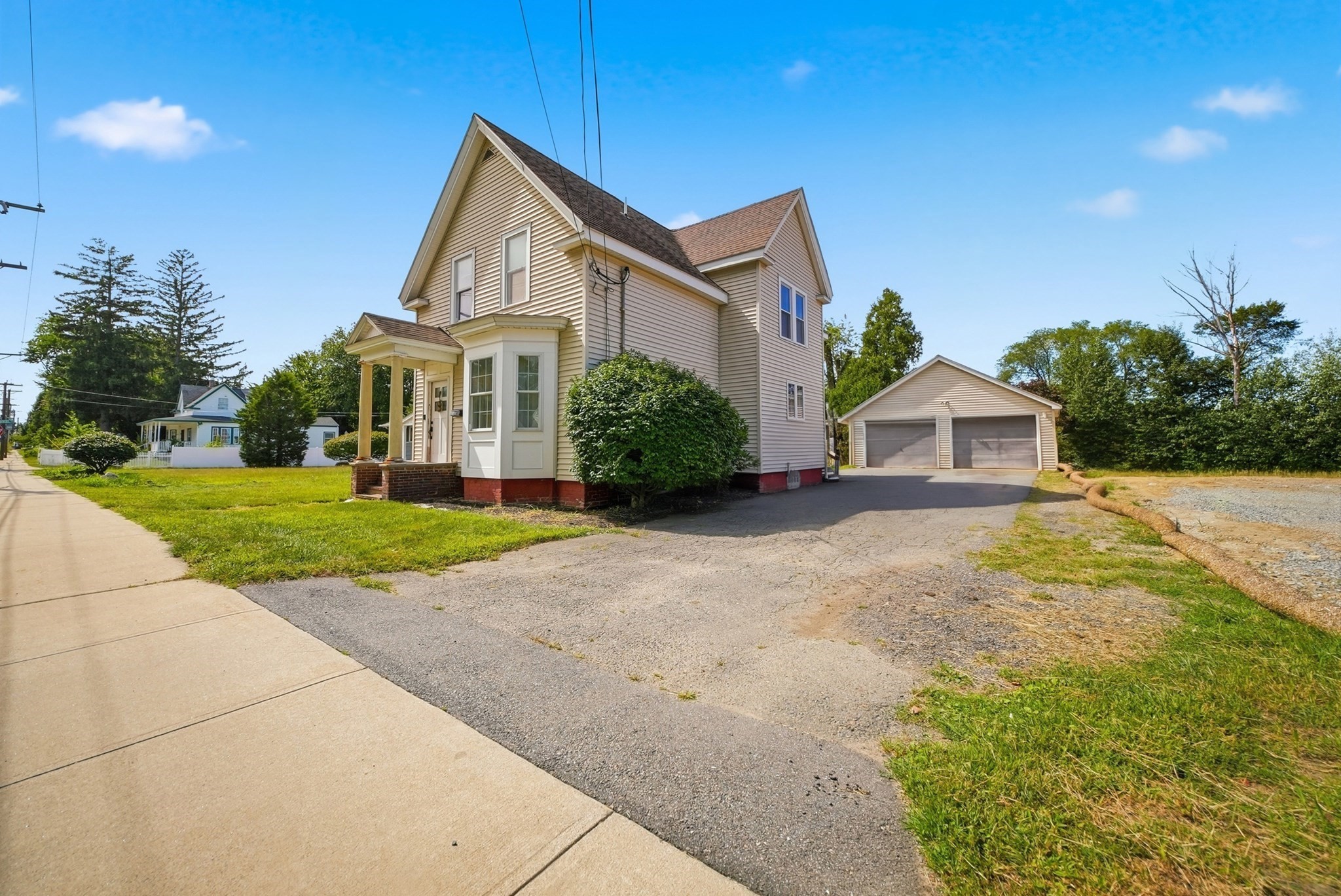 216 Monument Property Photo 1