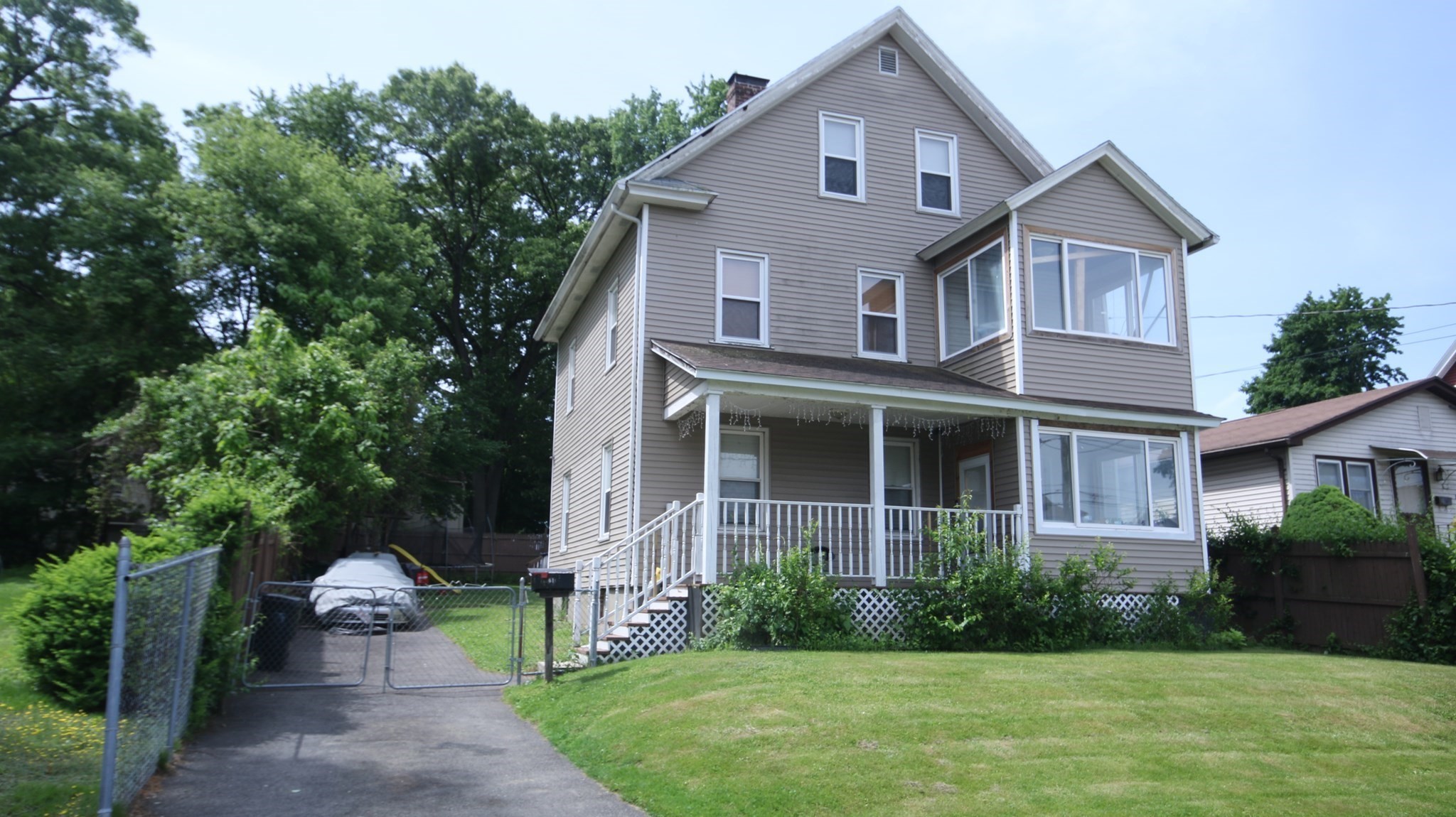 61 Austin St Property Photo 1