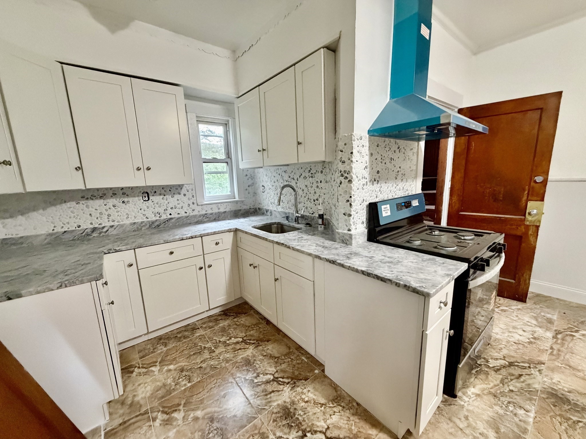26 Walton St # 2 Property Photo 1
