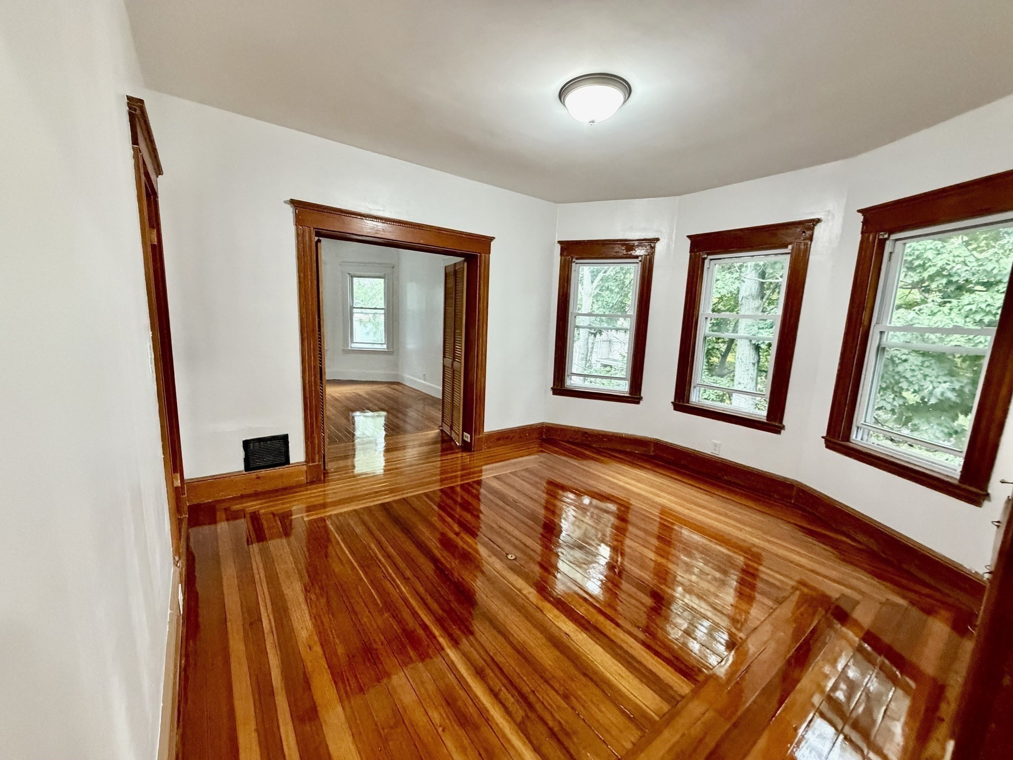26 Walton St # 2 Property Photo 5