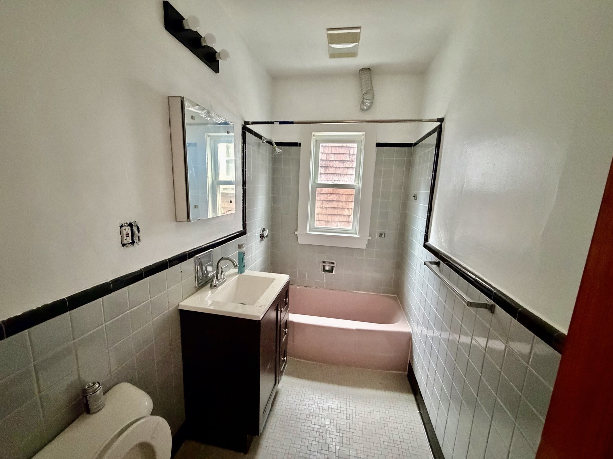 26 Walton St # 2 Property Photo 7