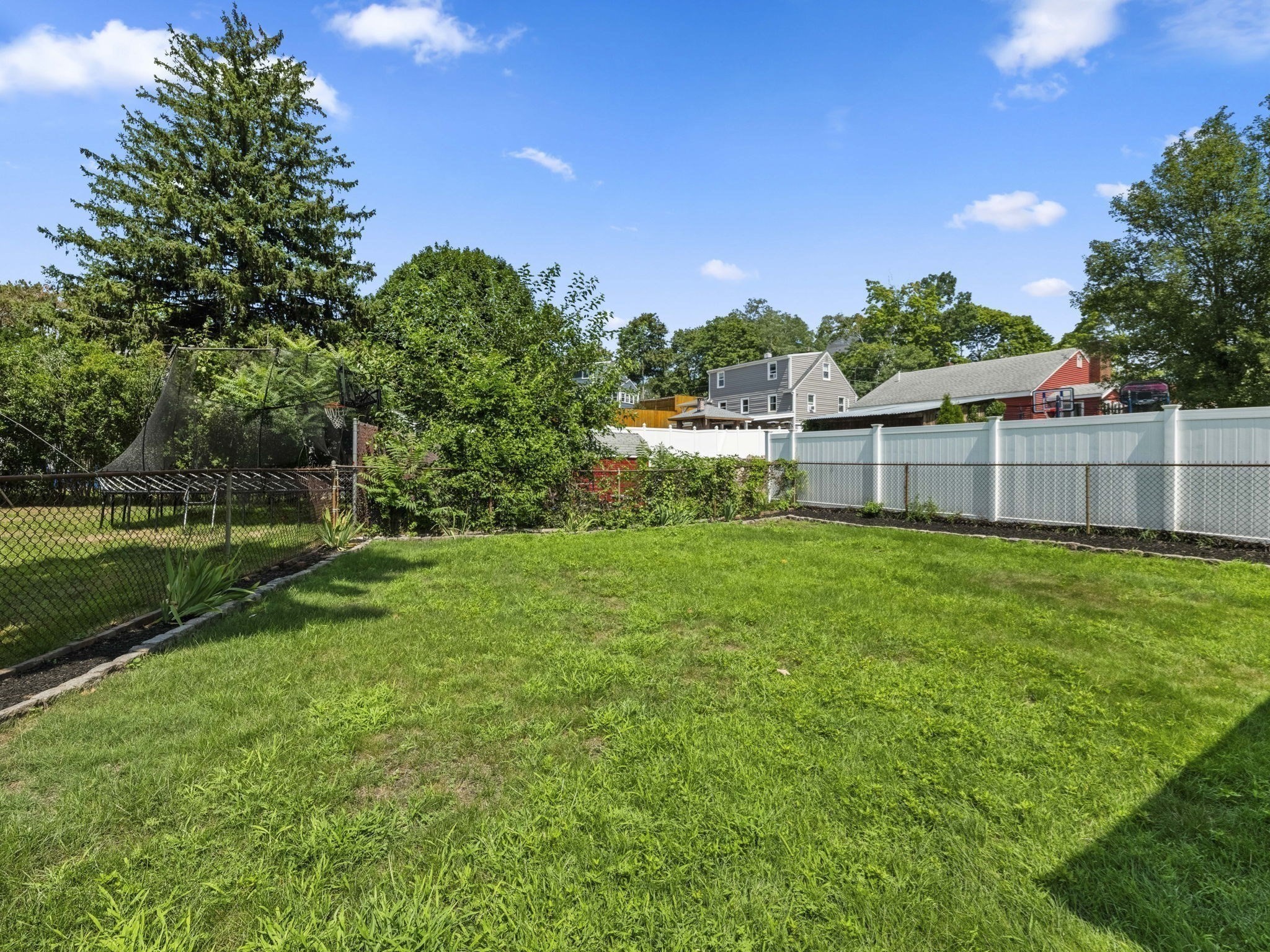 20 Huntley St Property Photo 37