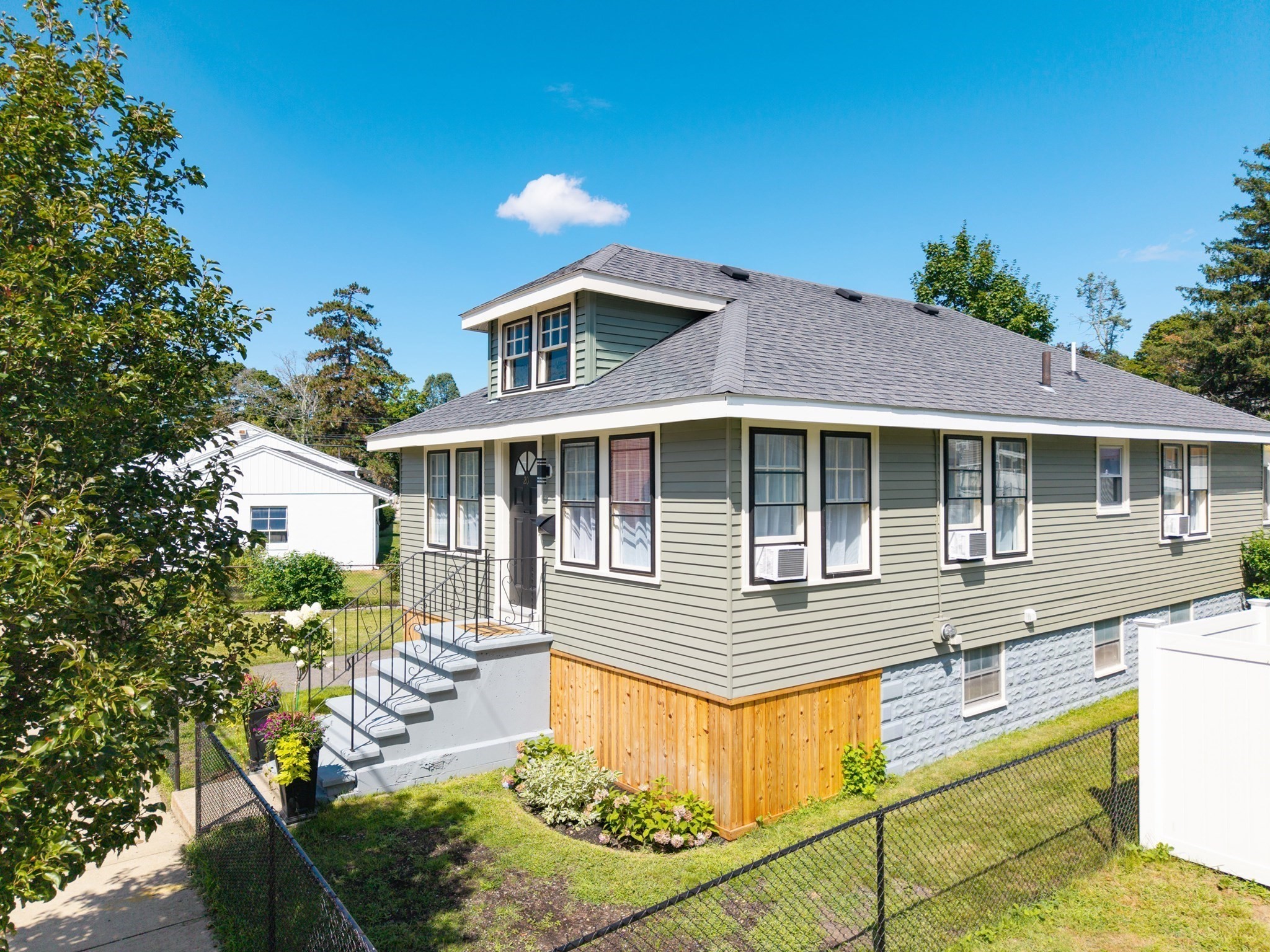 20 Huntley St Property Photo 39