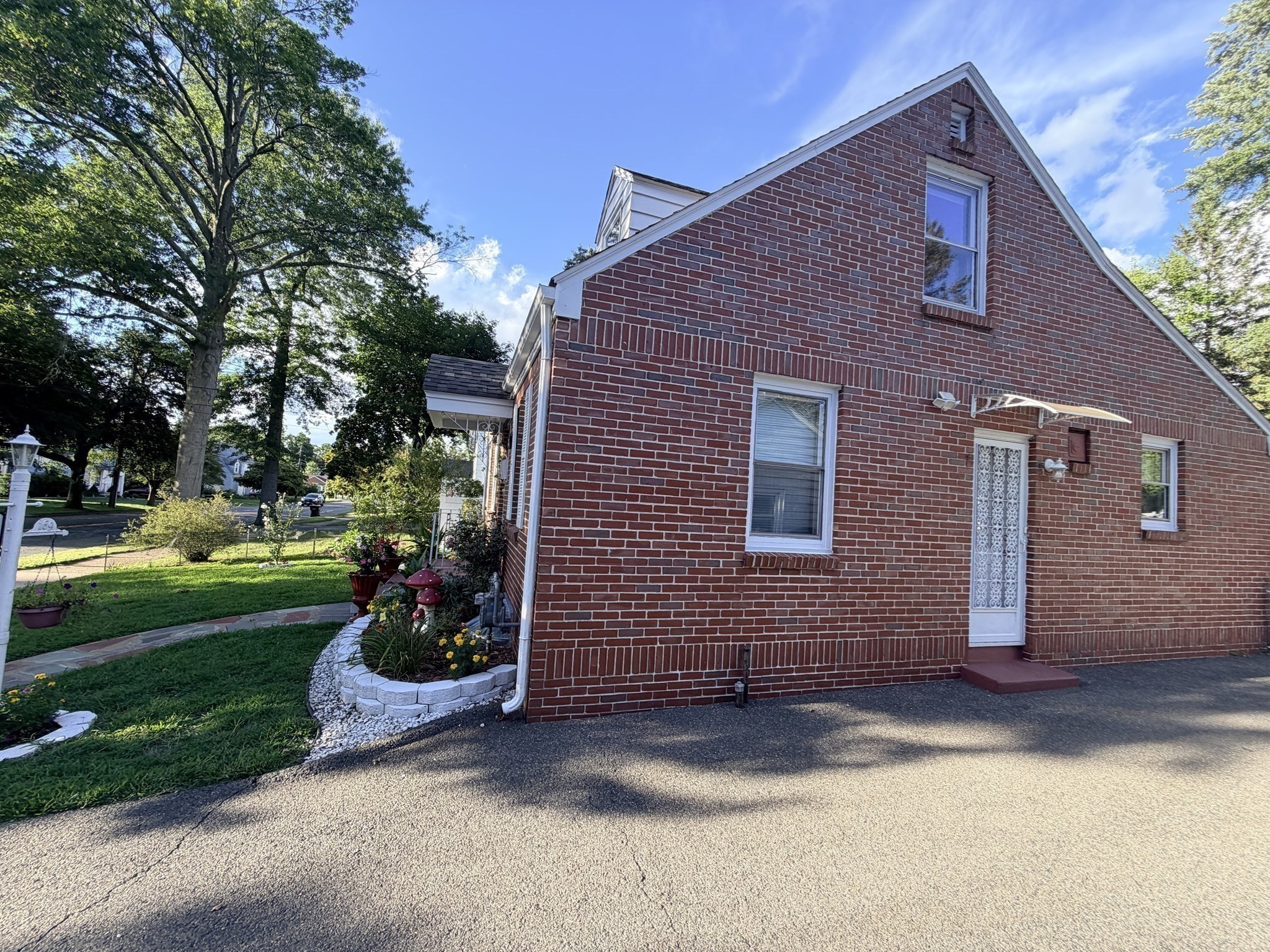 169 Roosevelt Ave Property Photo 4