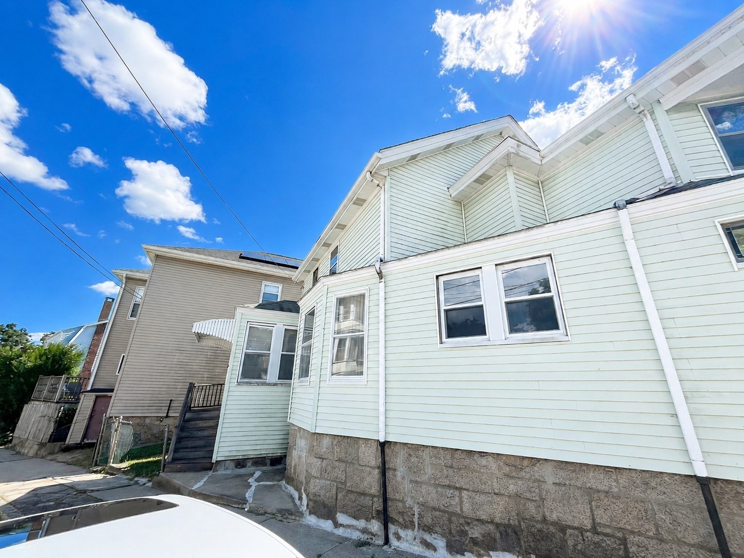 2018 Pleasant St Property Photo 4