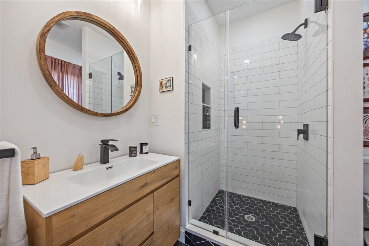 46 Addison St # 2 Property Photo 5