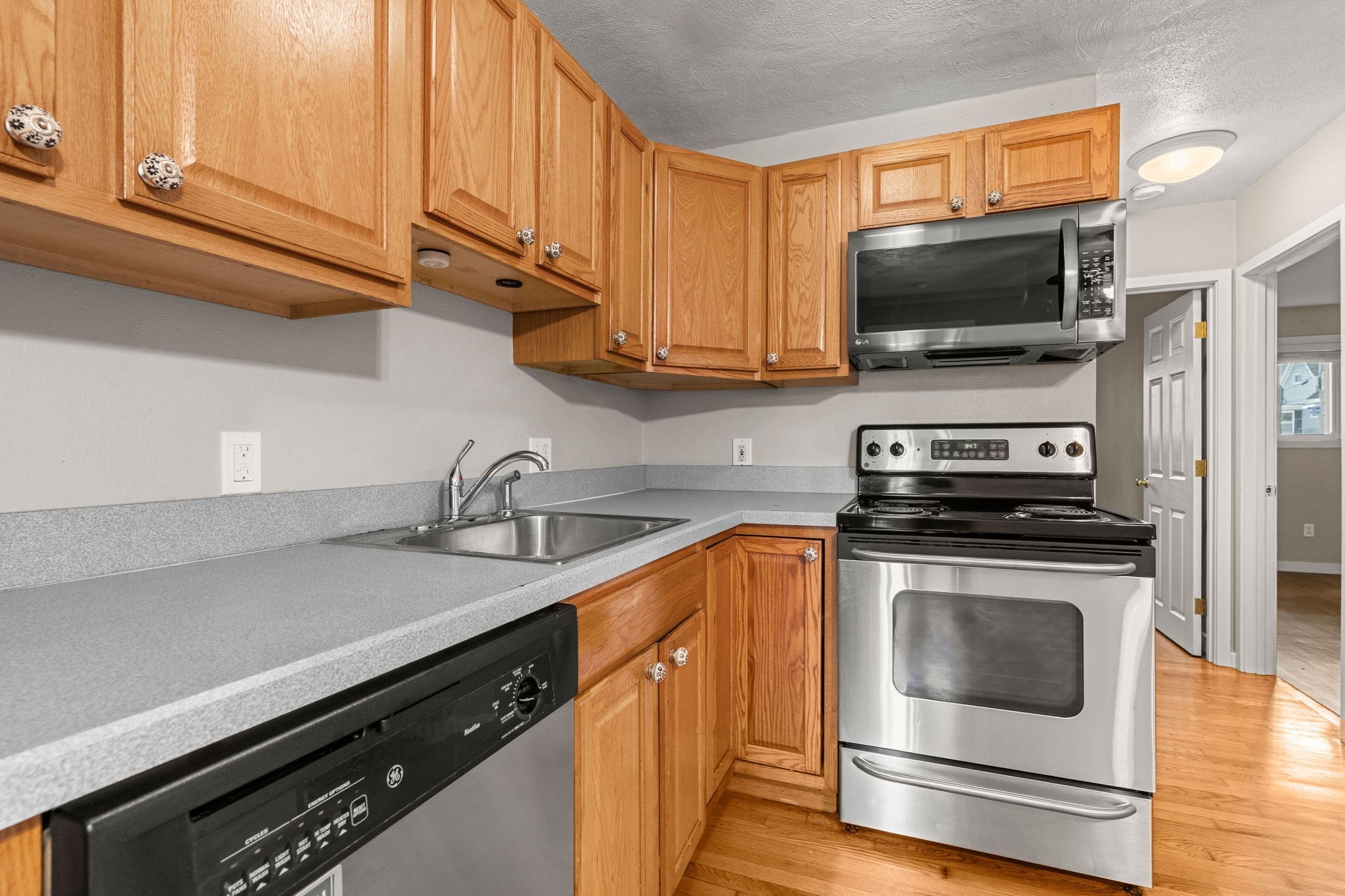 16 Cleveland Place # 8 Property Photo 5