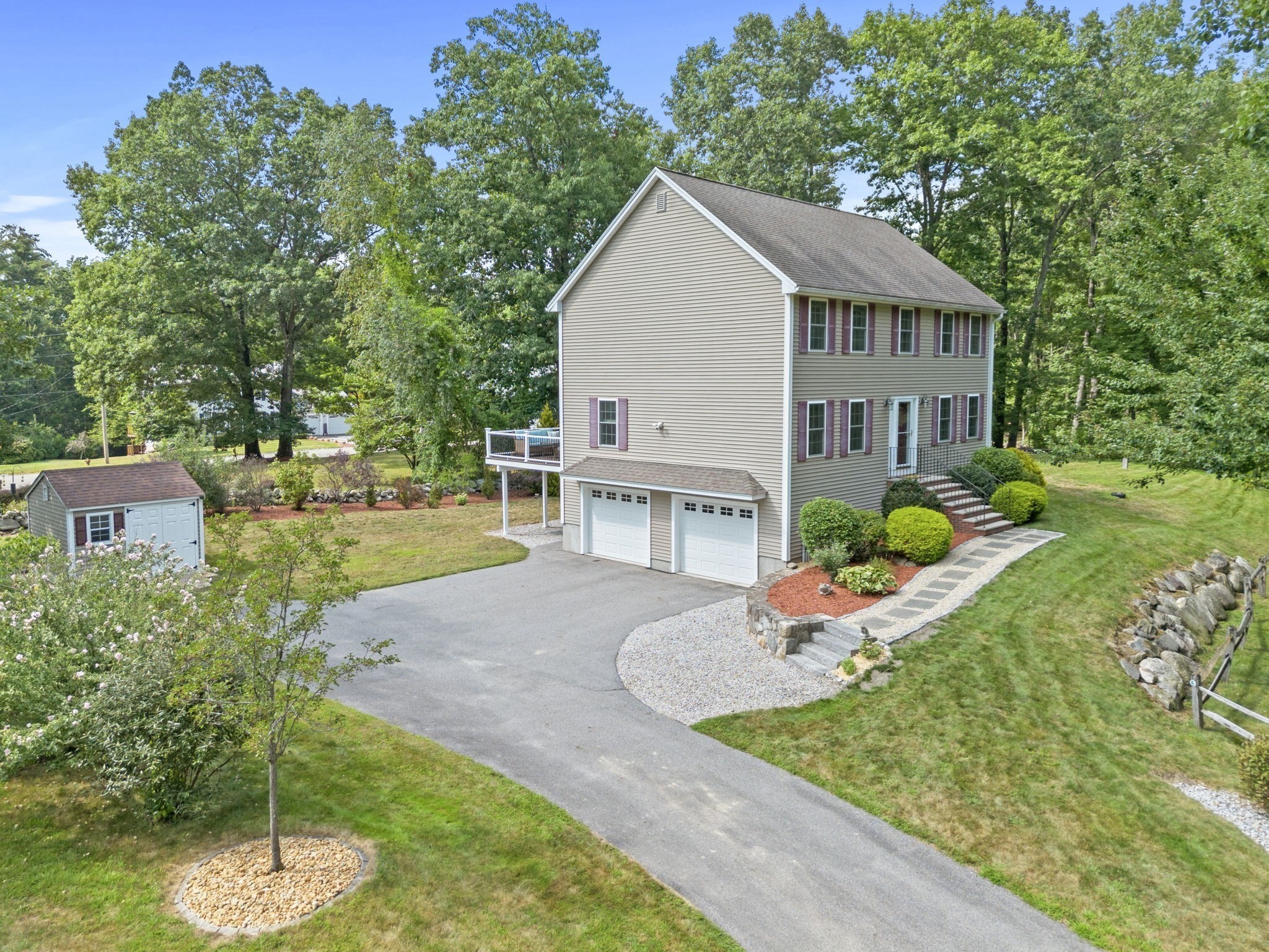 11 Village Ln Property Photo 1