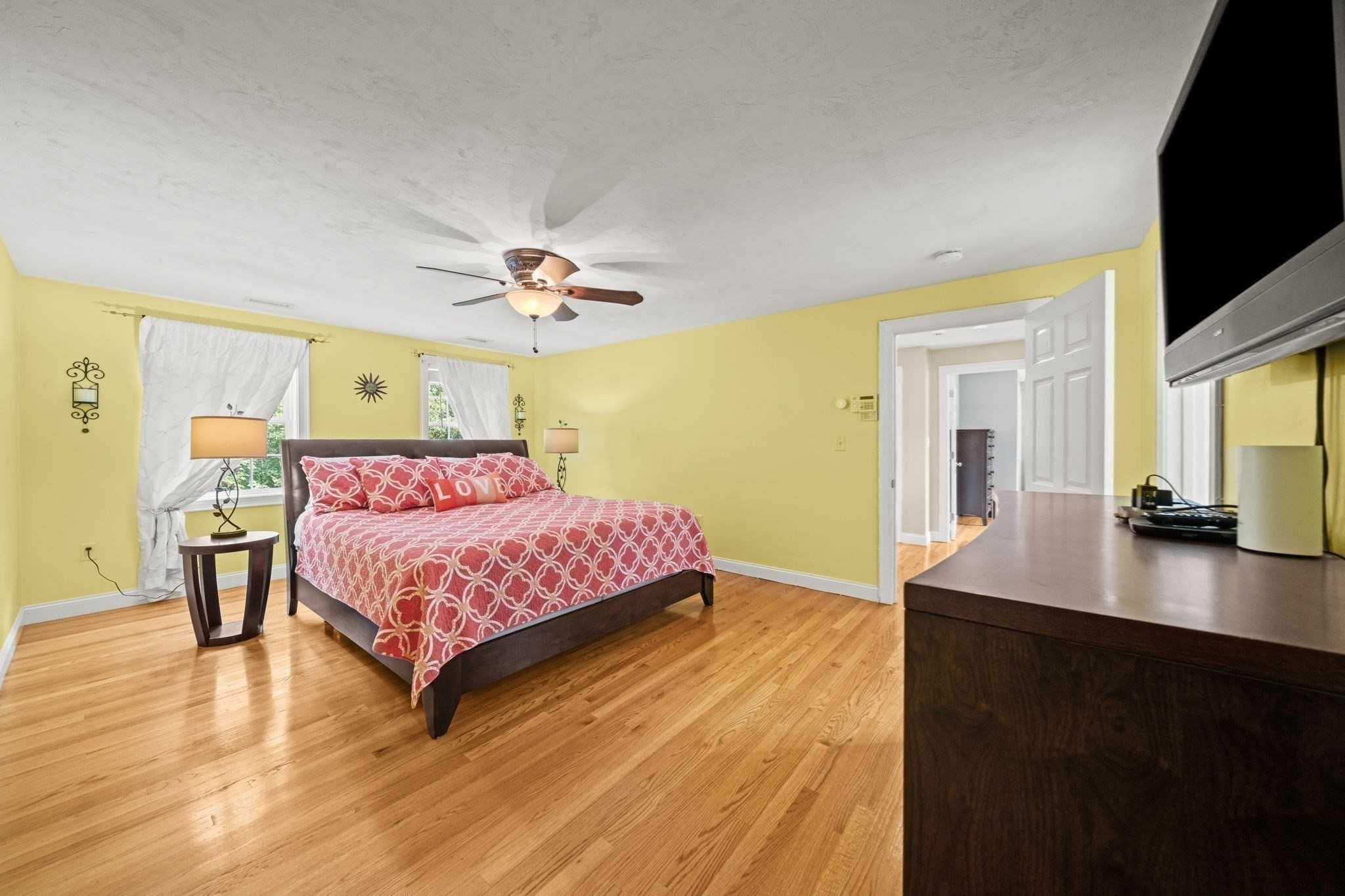 11 Village Ln Property Photo 16