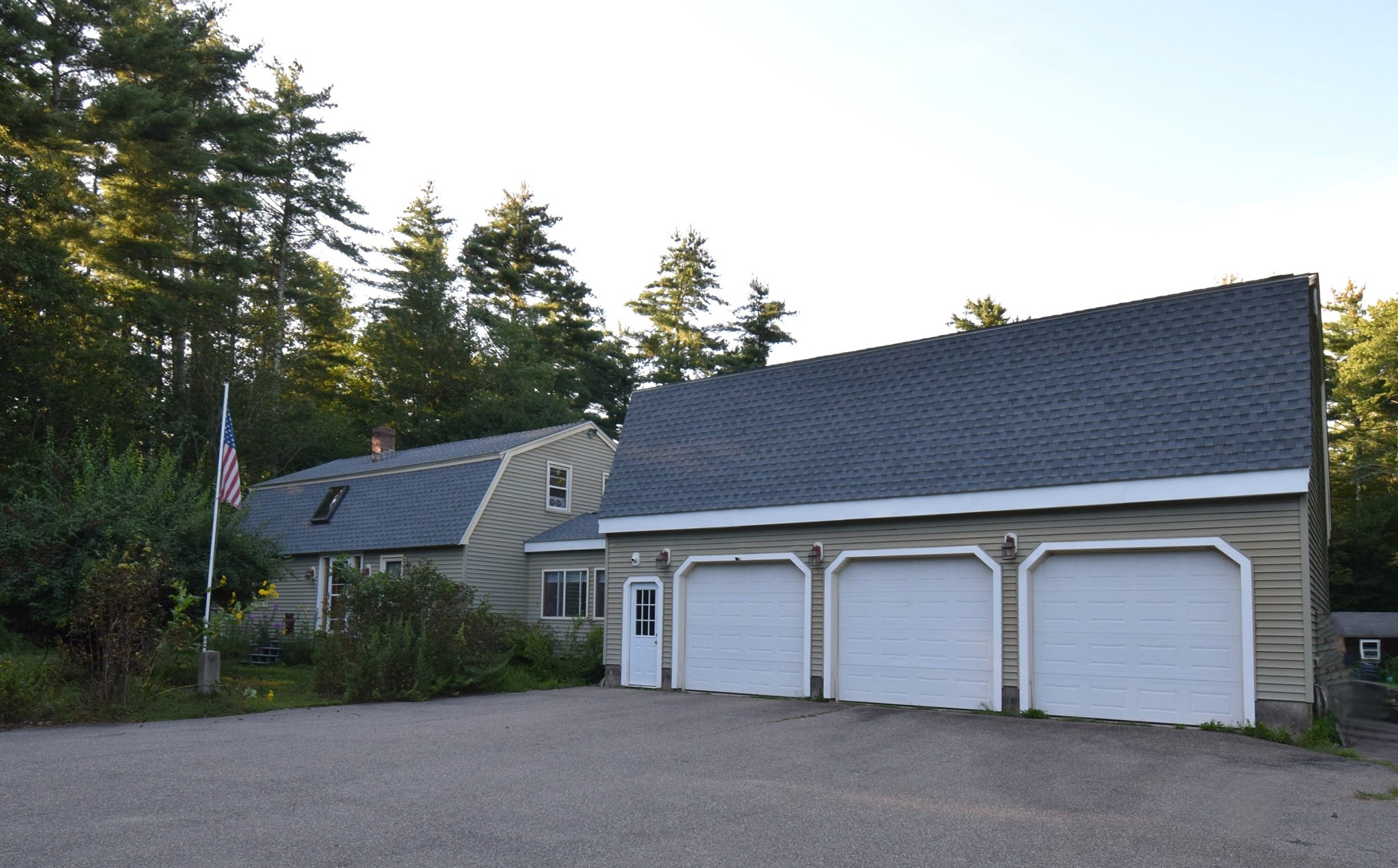 287 Middle Road Property Photo 1