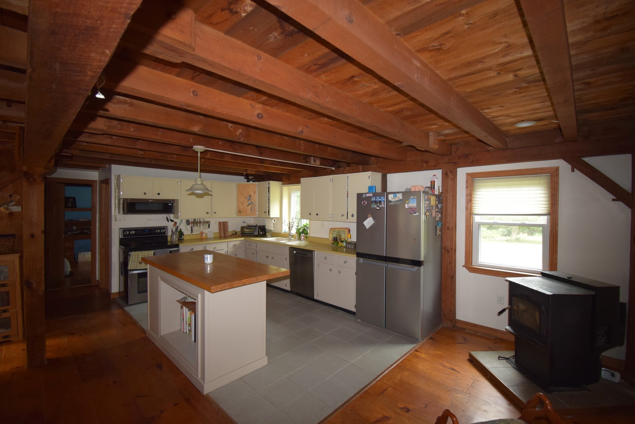 287 Middle Road Property Photo 7