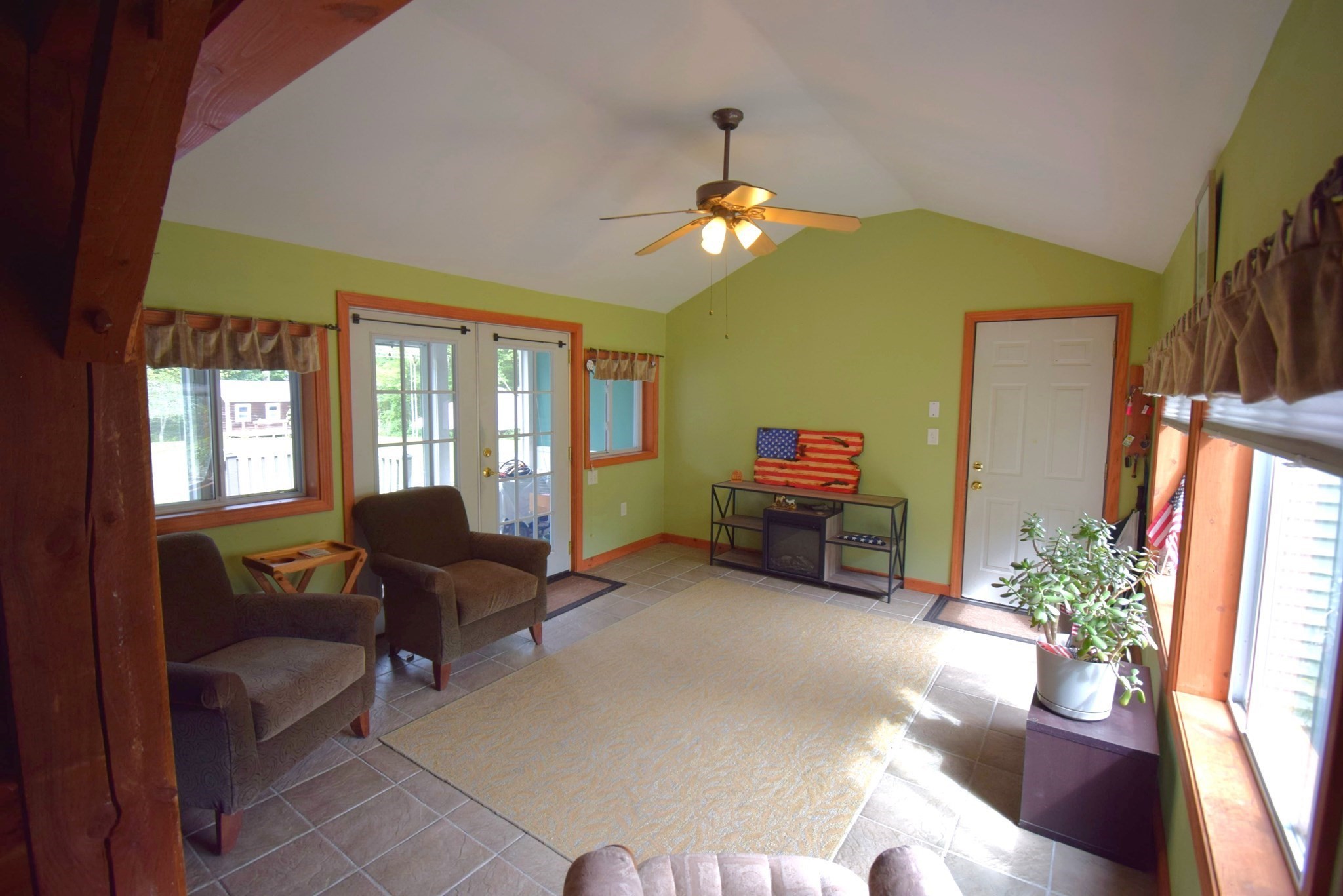 287 Middle Road Property Photo 26