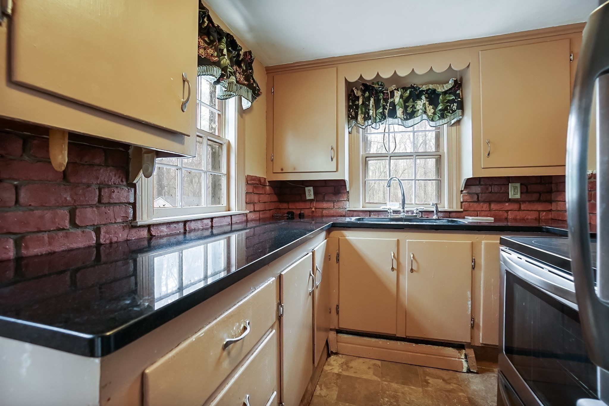 30 Woodland Rd Property Photo 5