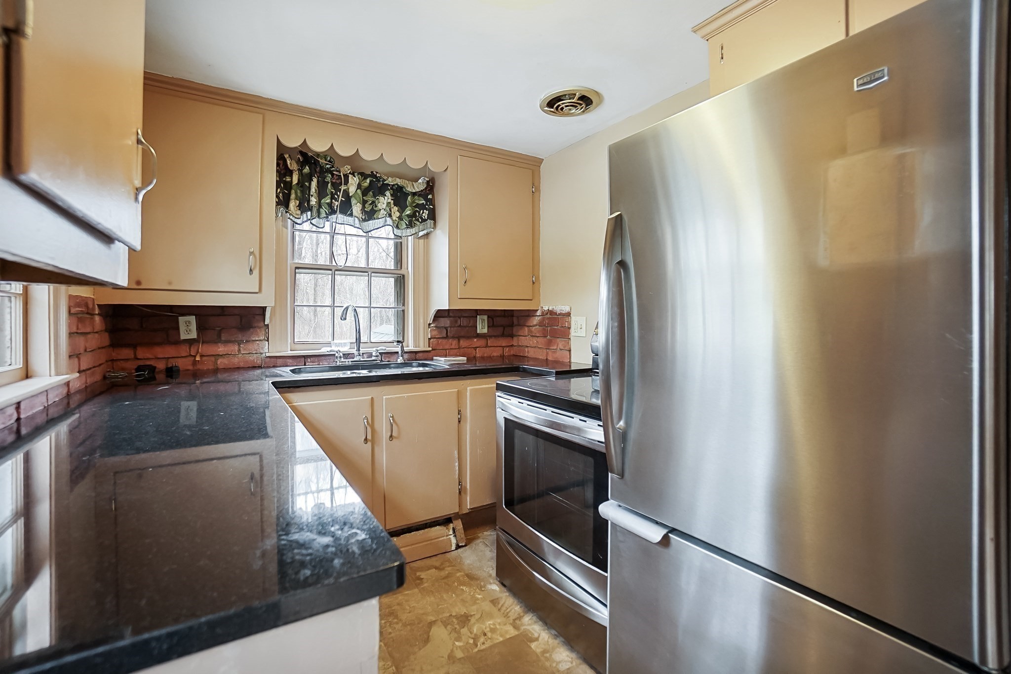 30 Woodland Rd Property Photo 6