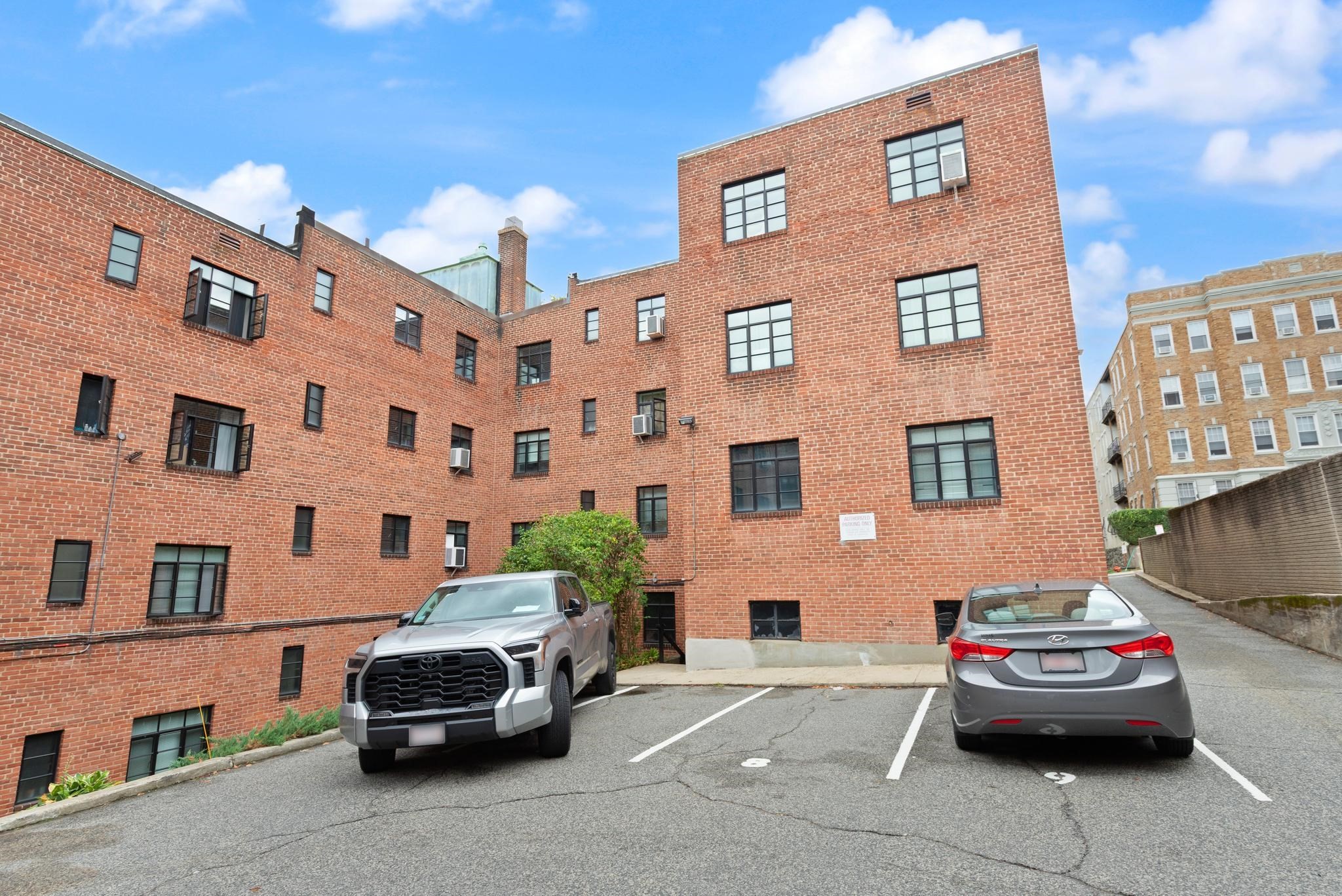 75 Strathmore Rd # 6a Property Photo 12