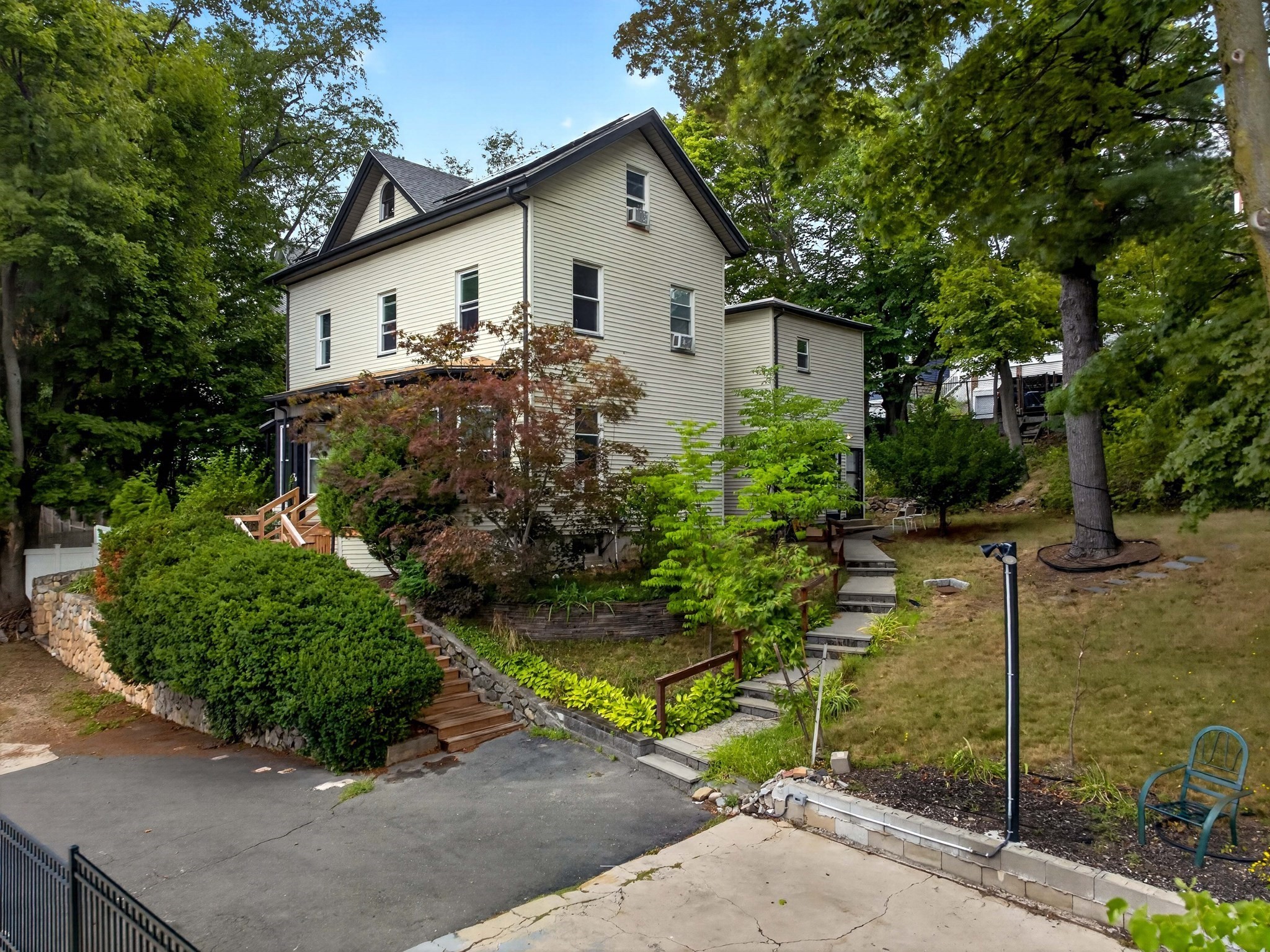 75 Harvard St Property Photo 2