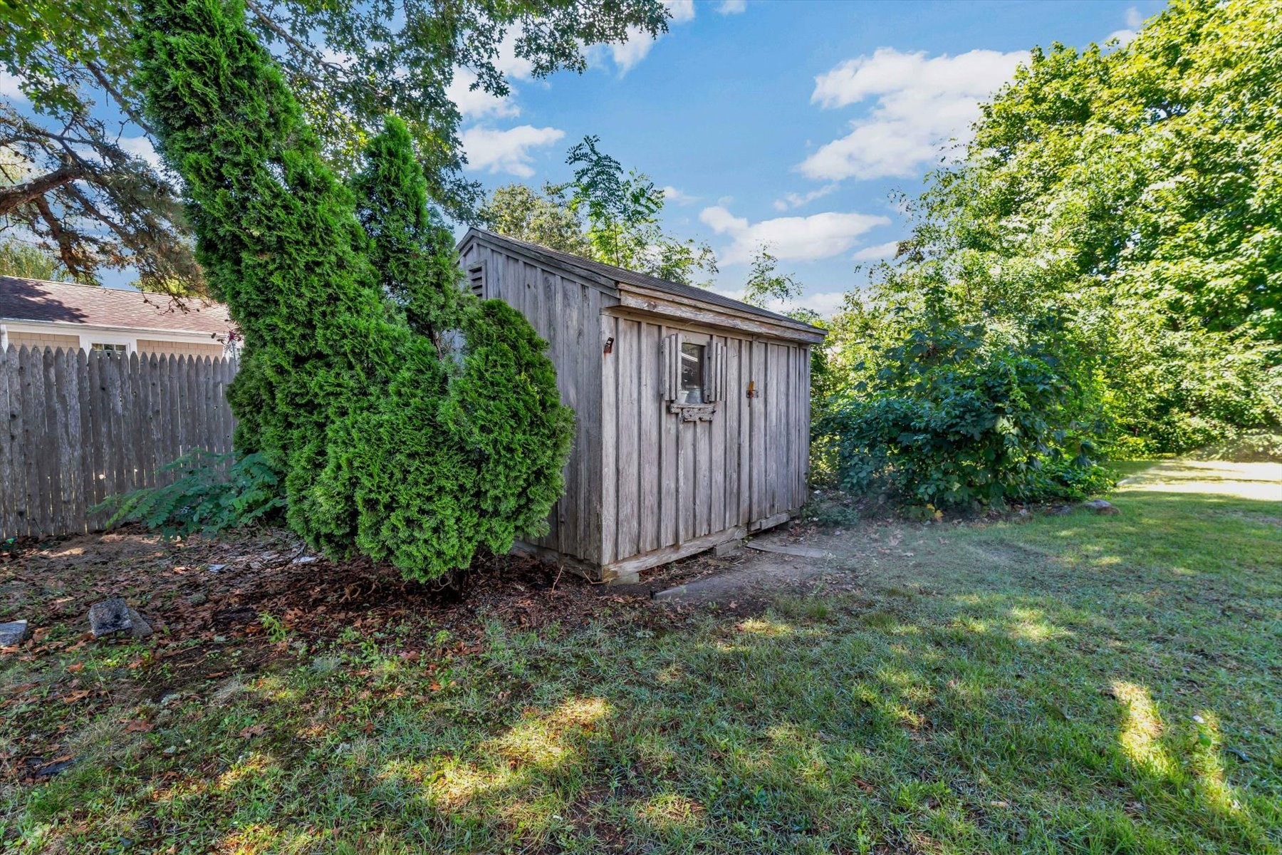 31 Park Dr Property Photo 5