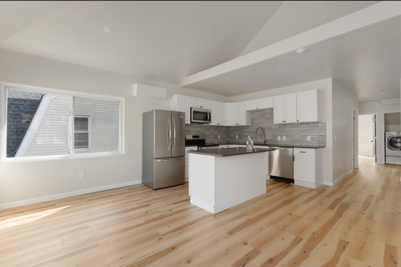 458-460 Smithfield Ave Property Photo 3