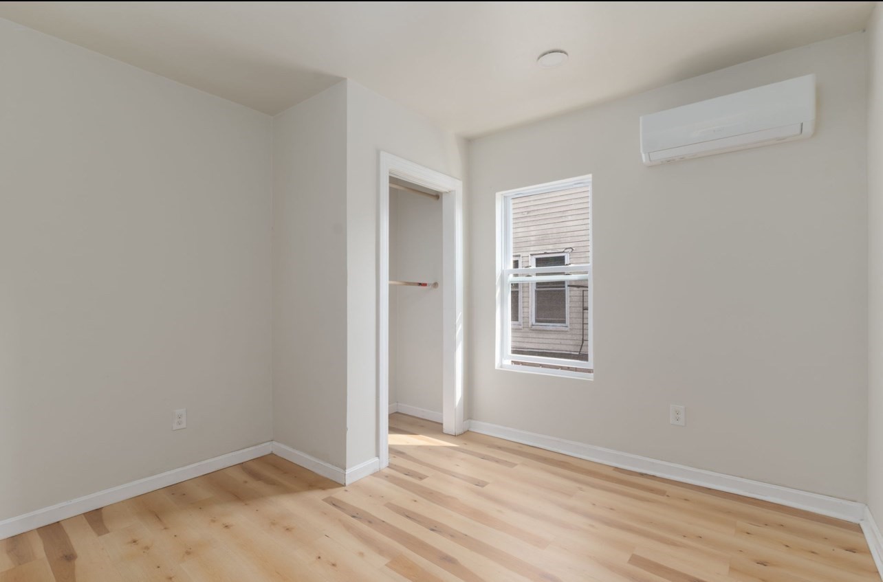 458-460 Smithfield Ave Property Photo 4